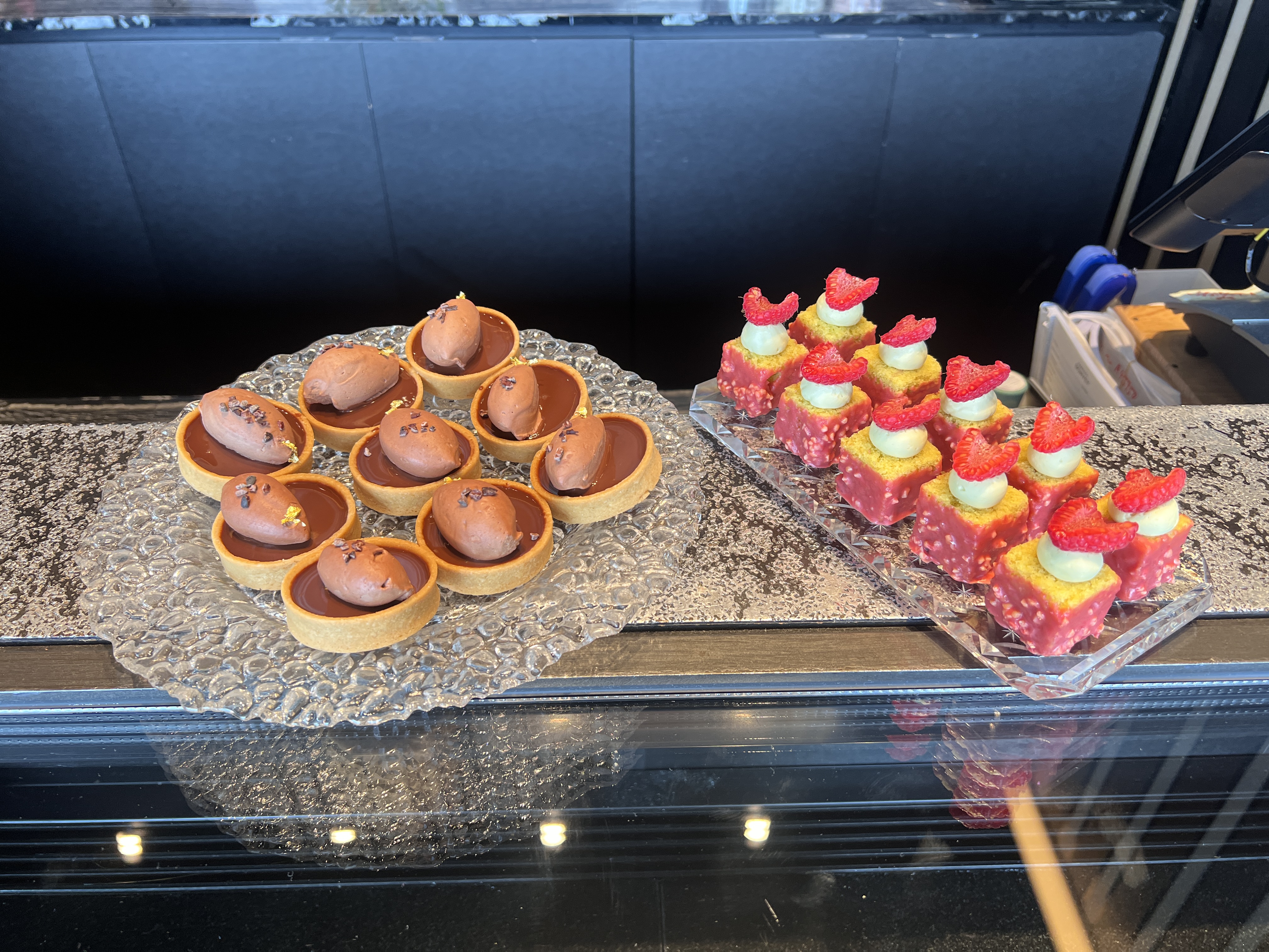 Ritz Carlton Tokyo lobby bar afternoon tea desserts Ritz Carlton Tokyo lobby bar afternoon tea desserts