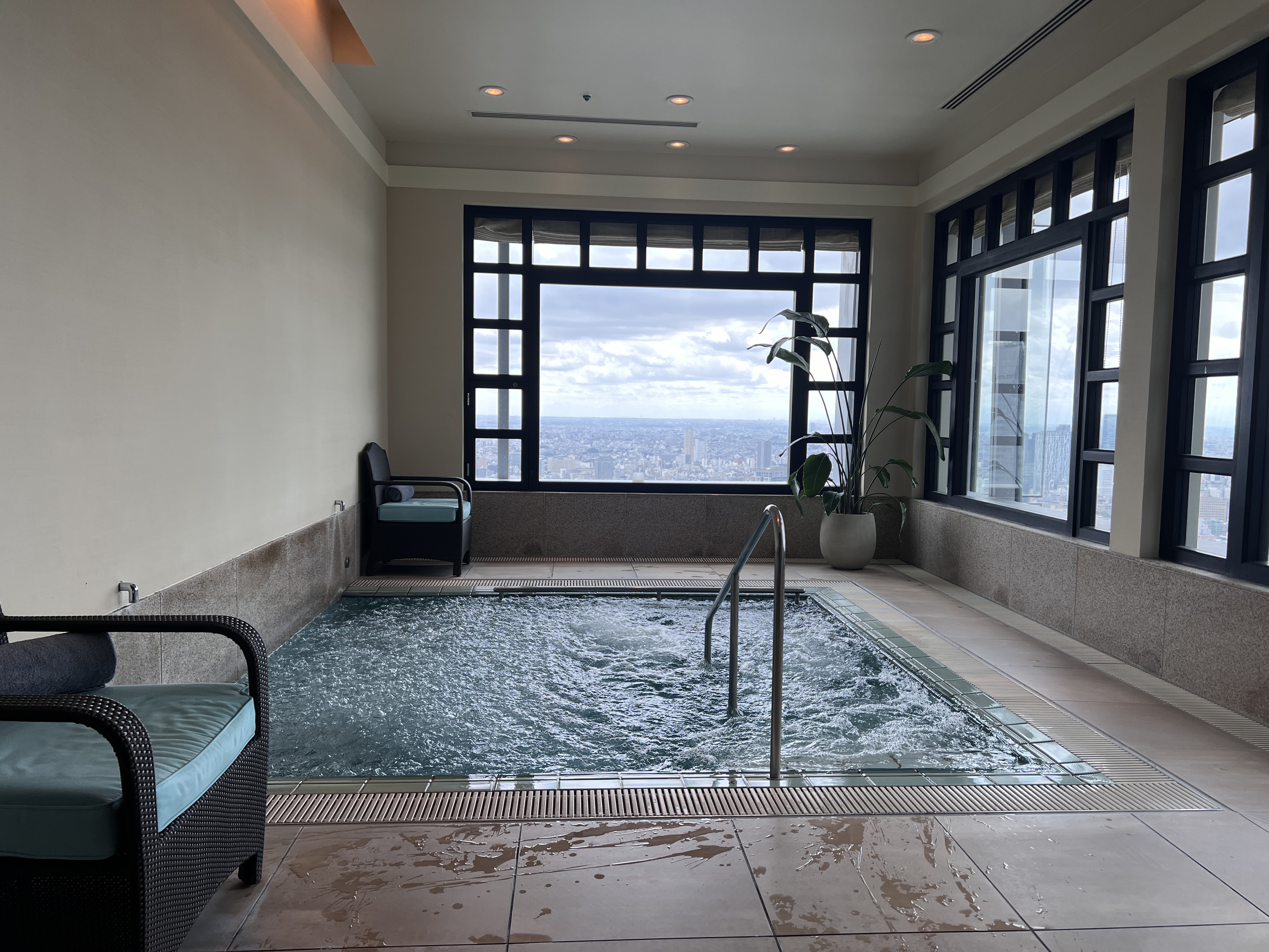 Ritz Carlton Tokyo whirlpool Ritz Carlton Tokyo whirlpool