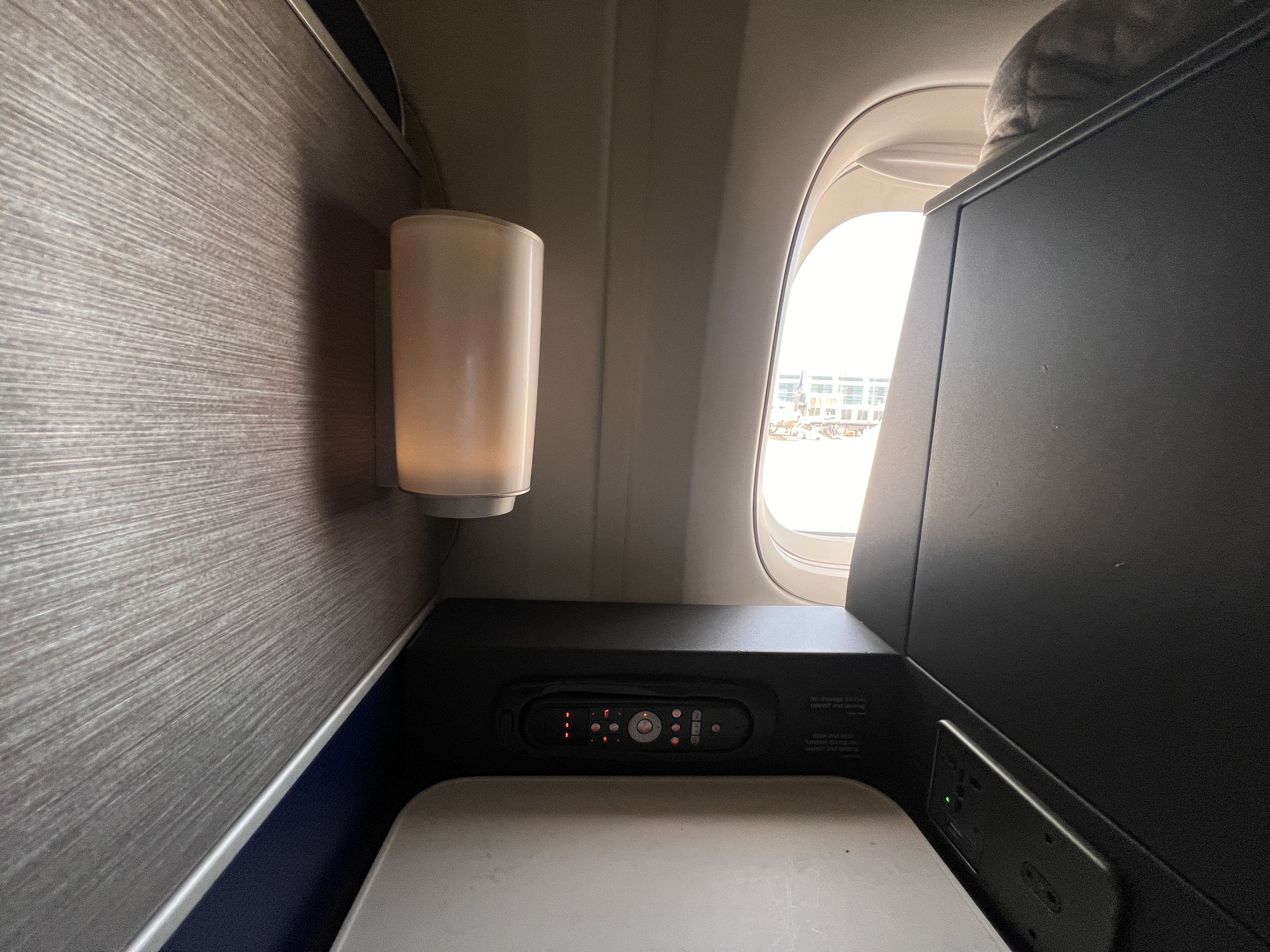 United Polaris 767 300 aisle facing window seats with minimal windows United Polaris 767 300 aisle facing window seats with minimal windows