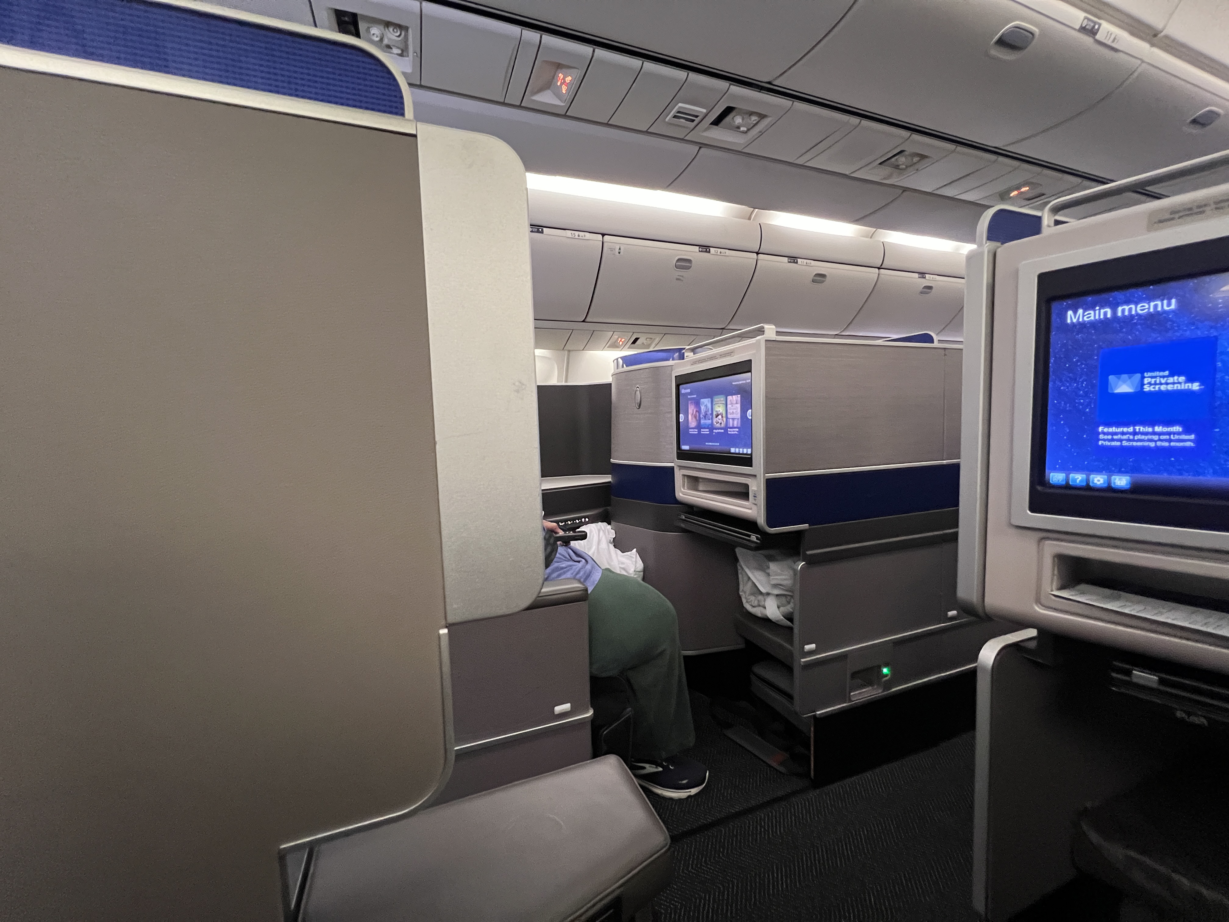 United Polaris 767 300 privacy partition United Polaris 767 300 privacy partition