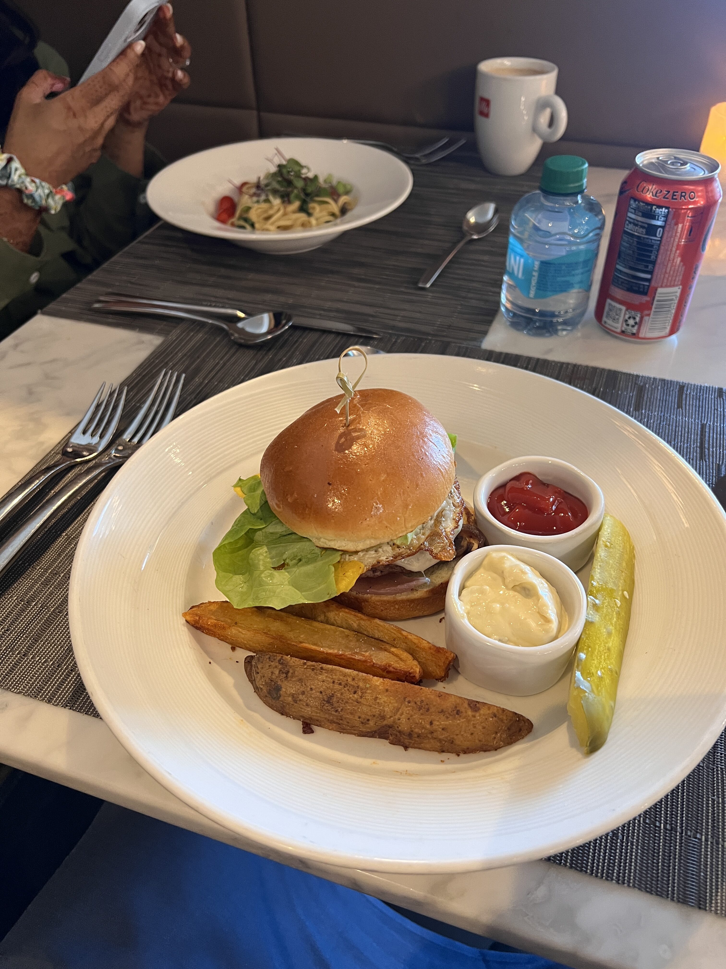 United Polaris Lounge restaurant meal United Polaris Lounge restaurant meal
