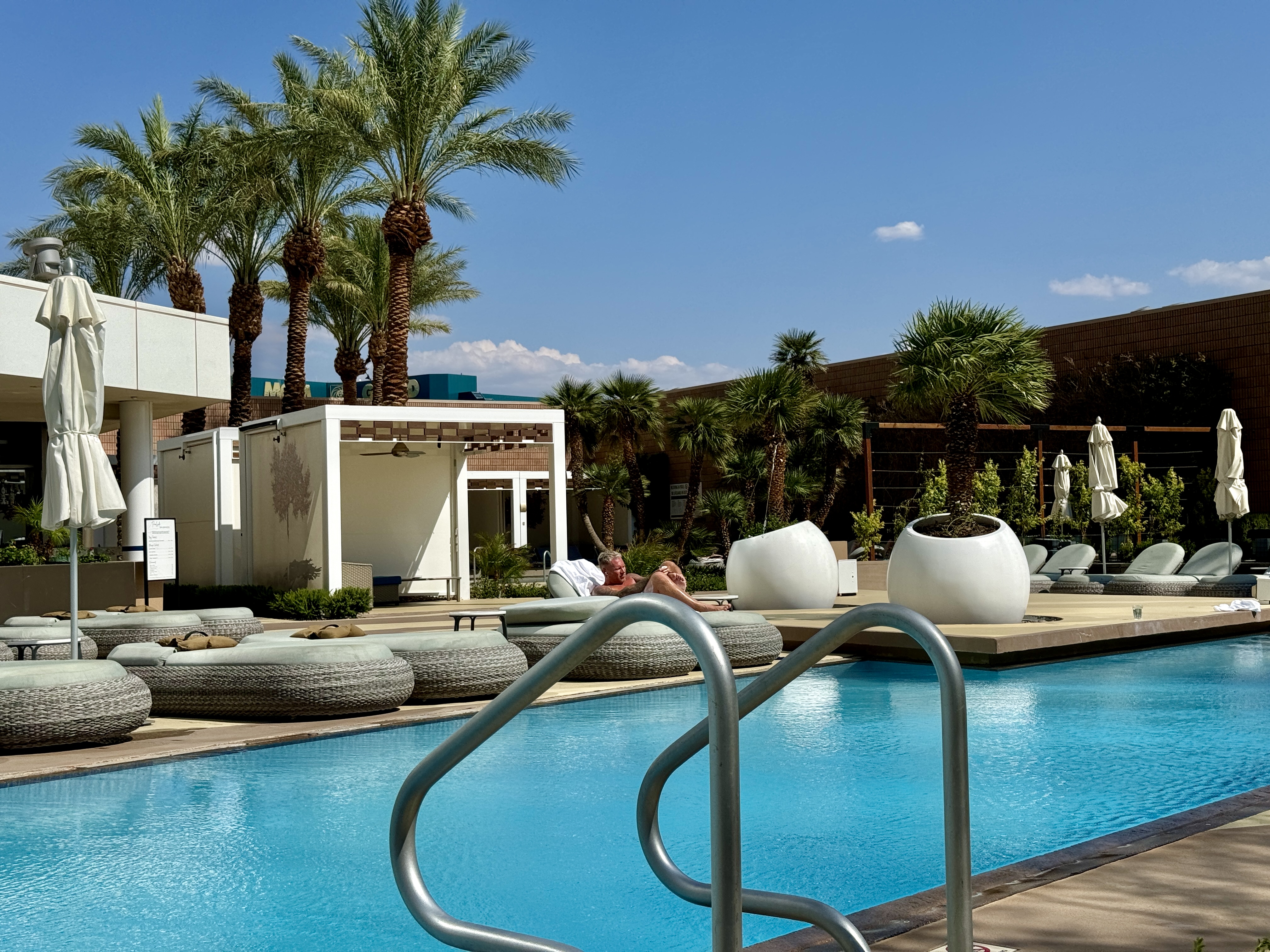 Waldorf Astoria Las Vegas Family Pool With Palm Trees