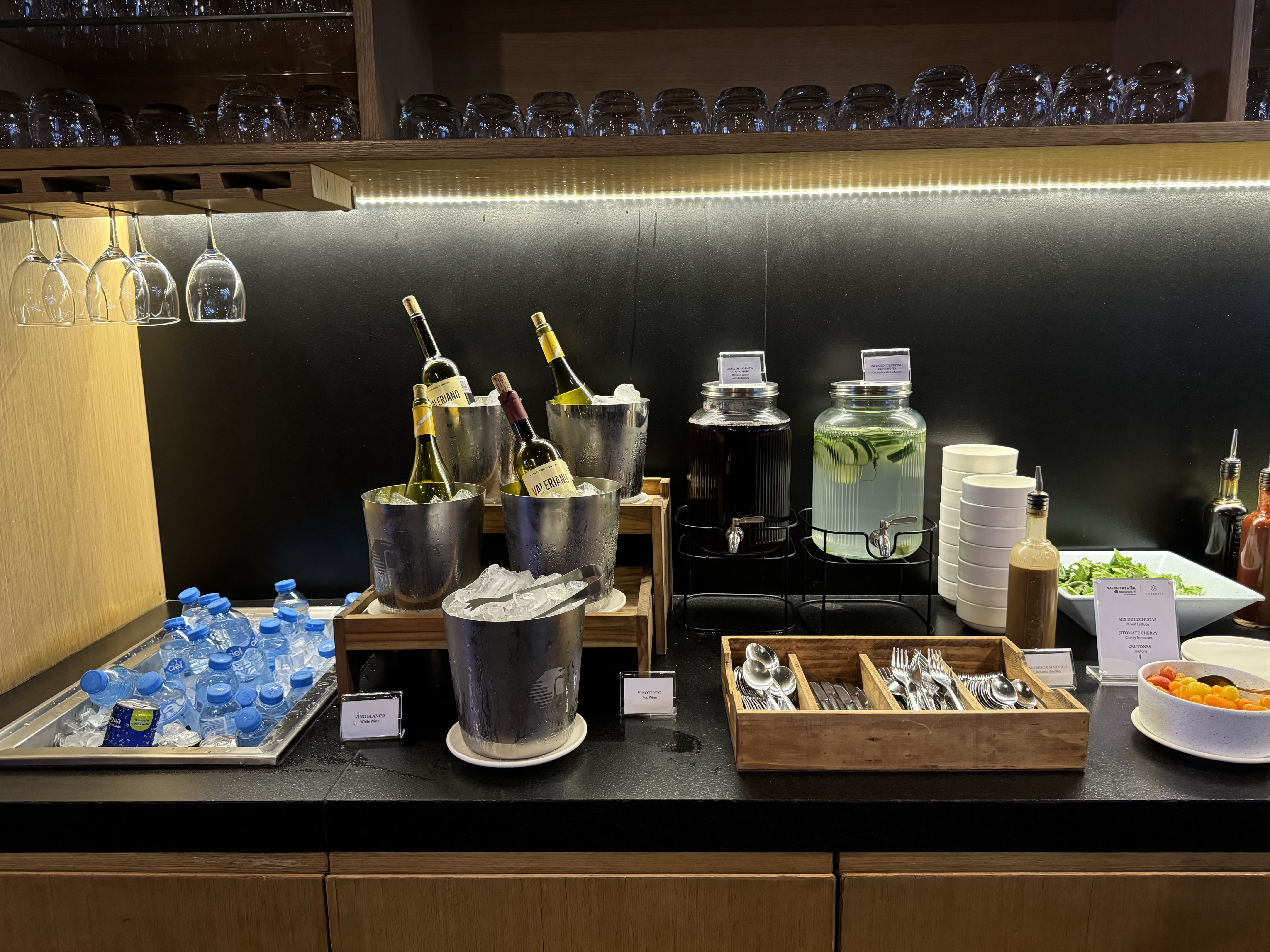 Aeromexico Salon Premier lounge MEX alcohol Aeromexico Salon Premier lounge MEX alcohol