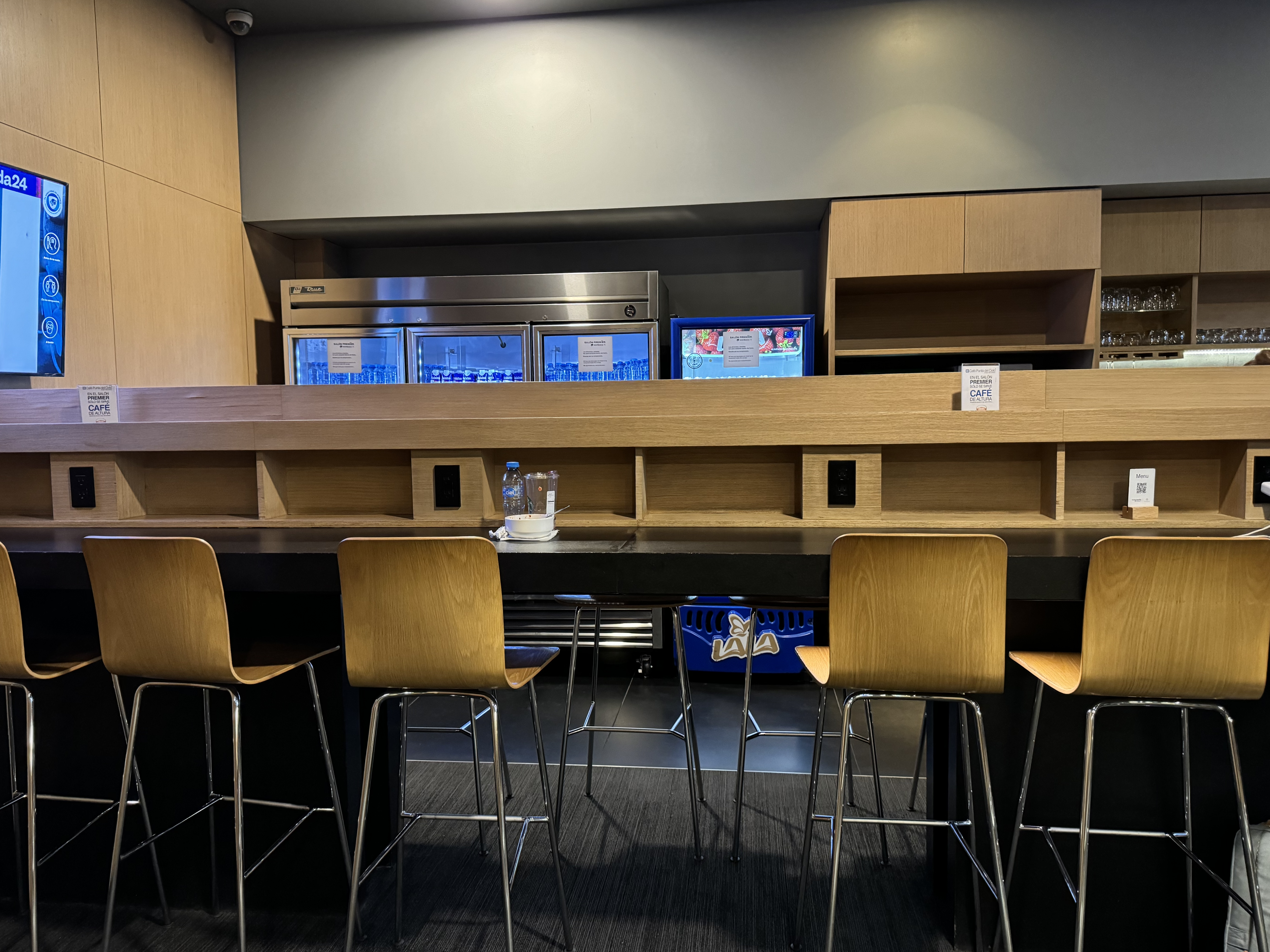 Aeromexico Salon Premier lounge MEX high top seating Aeromexico Salon Premier lounge MEX high top seats