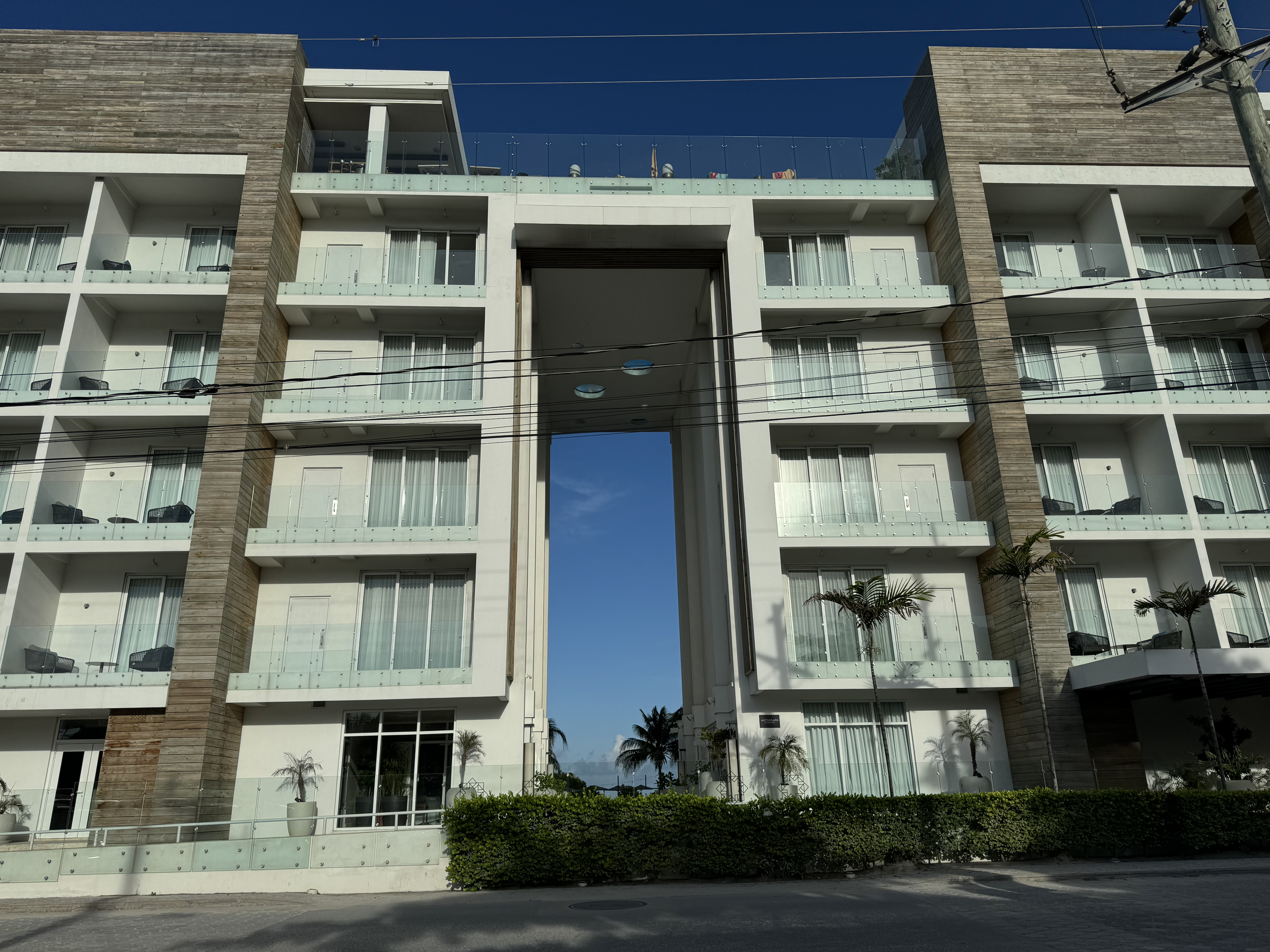 Alaia Belize Autograph Collection hotel front