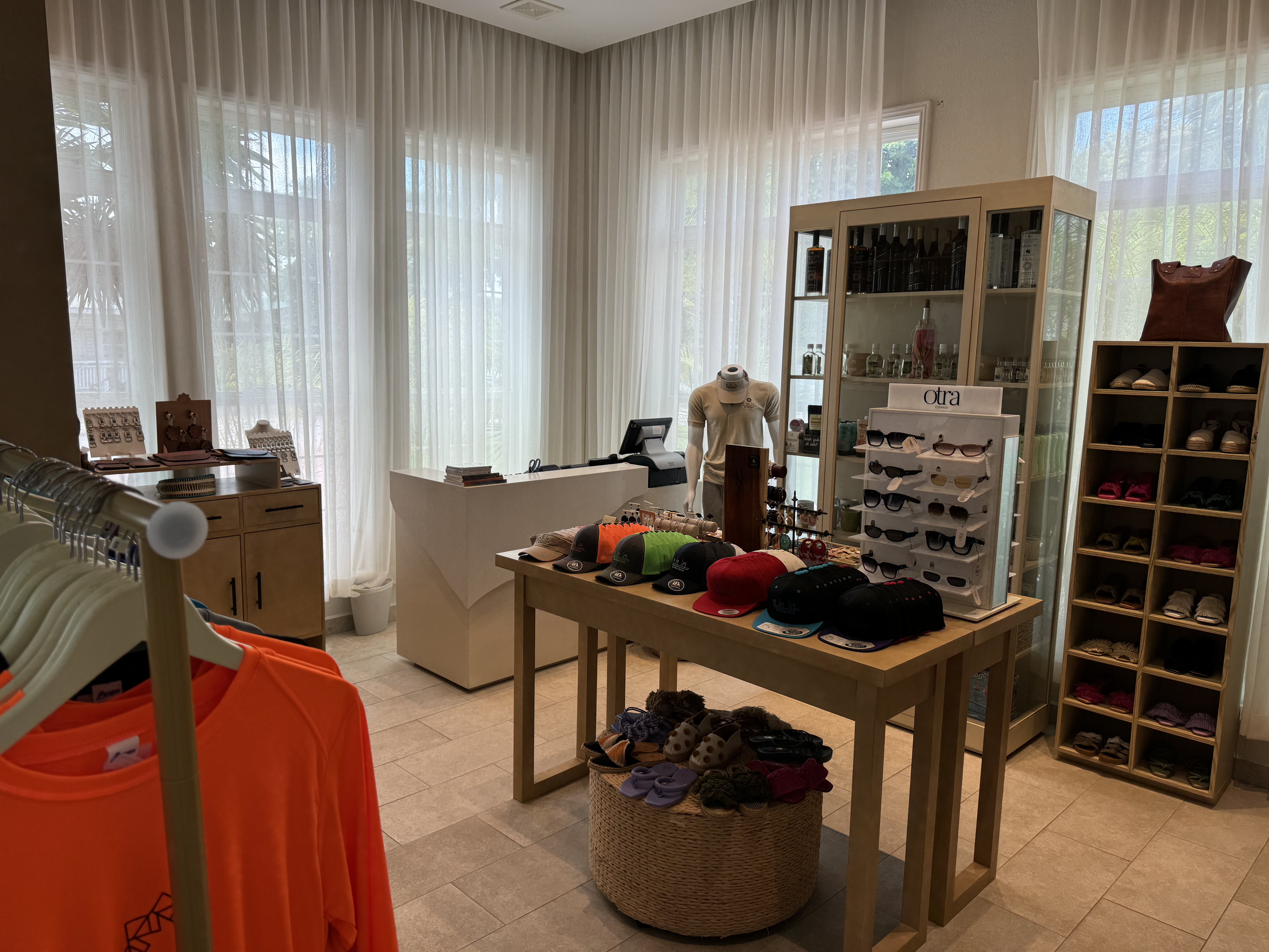 Alaia Belize Autograph Collection shop