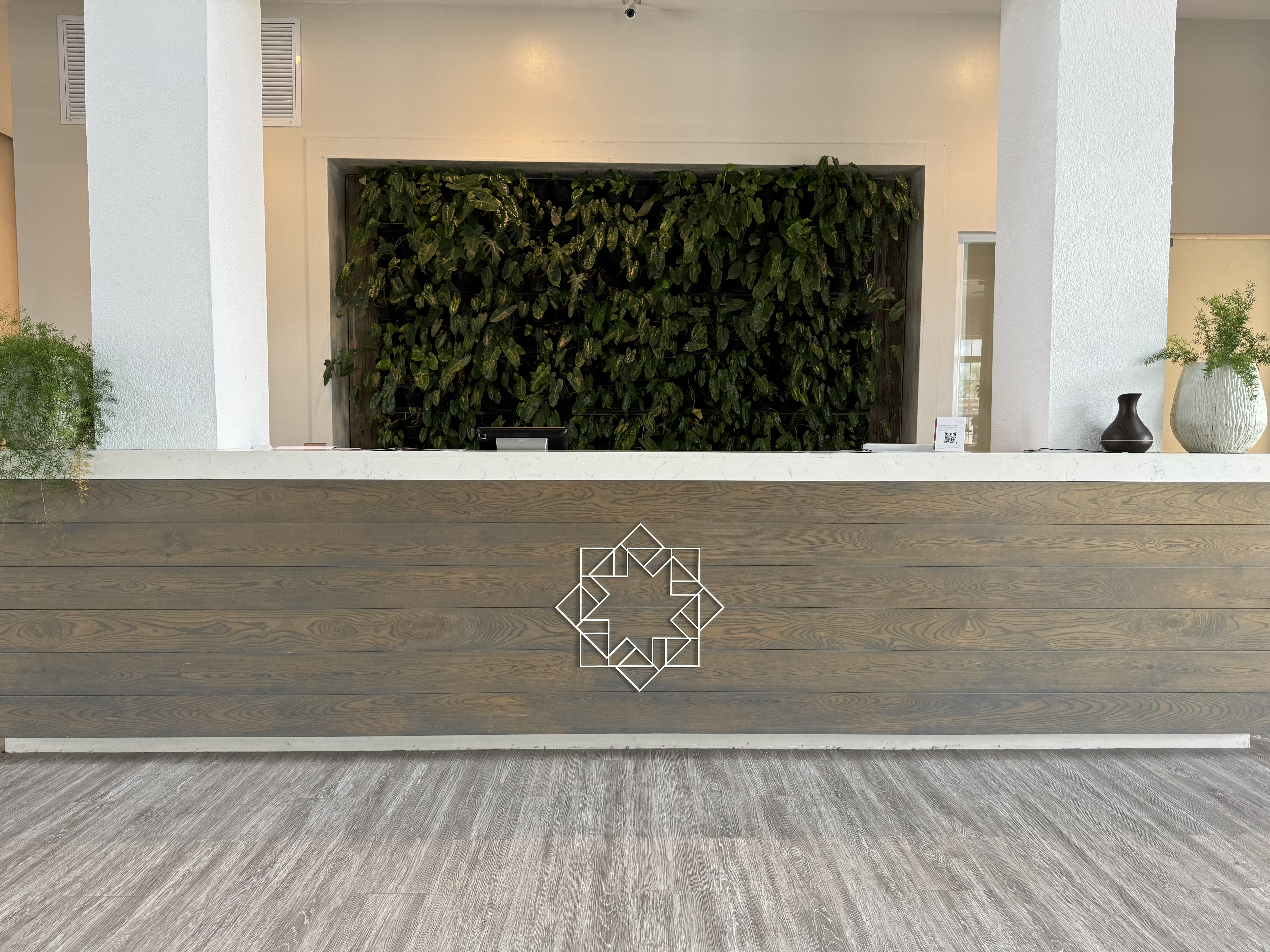 Alaia Belize Autograph Collection spa desk