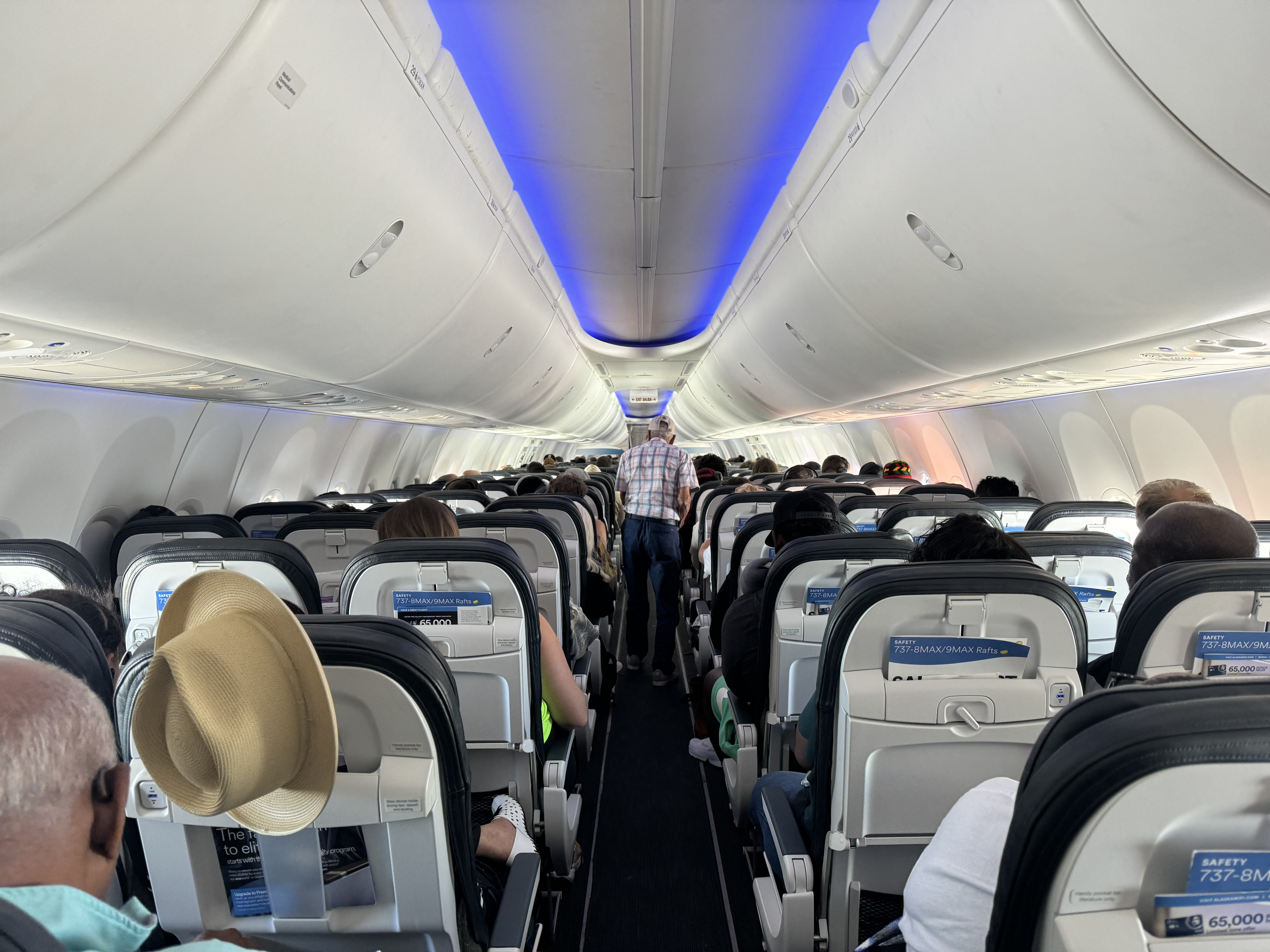 Alaska Airlines B737 9 MAX LAX BZE cabin layout