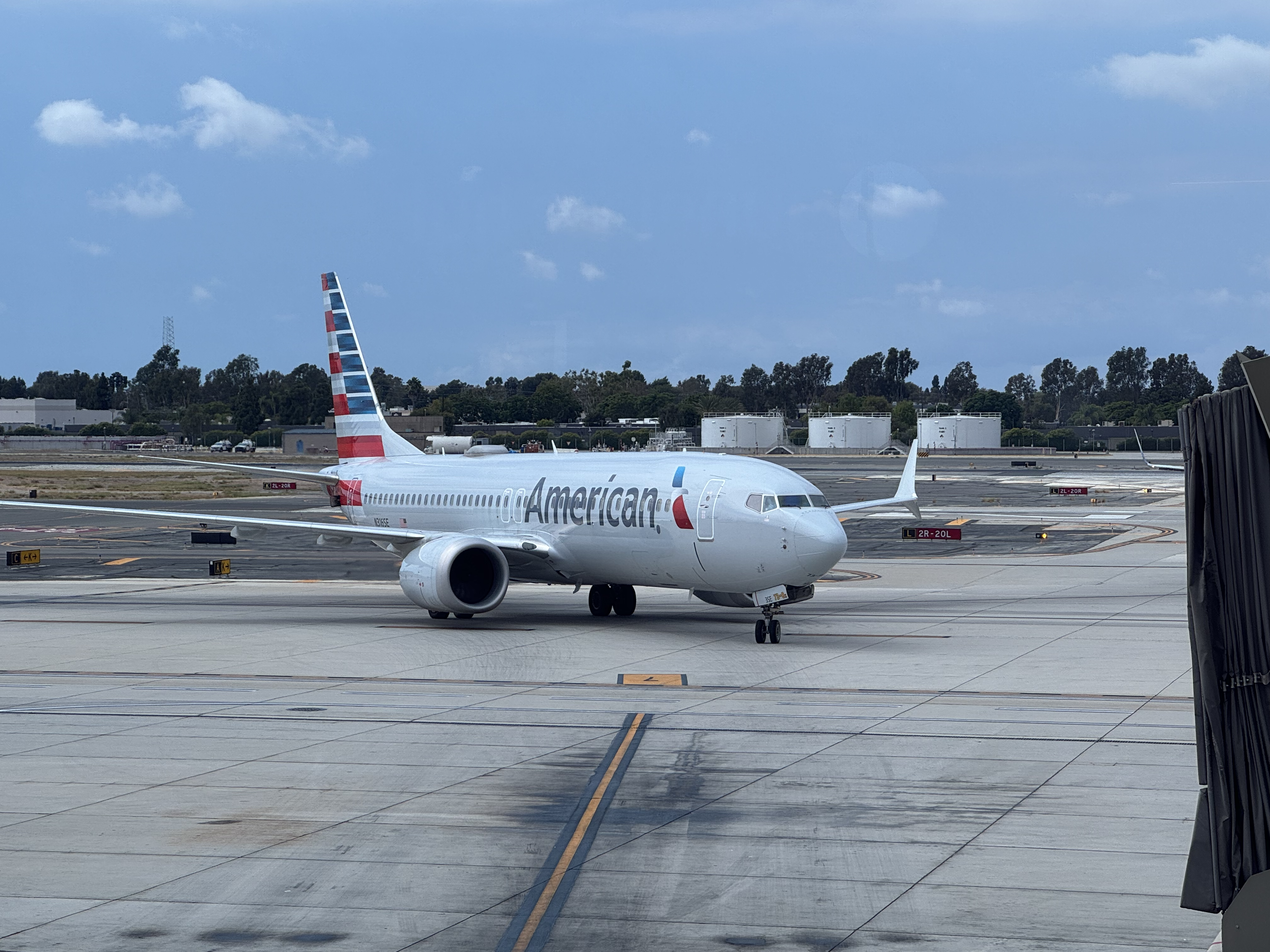 American Airlines B737 8 MAX at SNA American Airlines B737 8 MAX at SNA