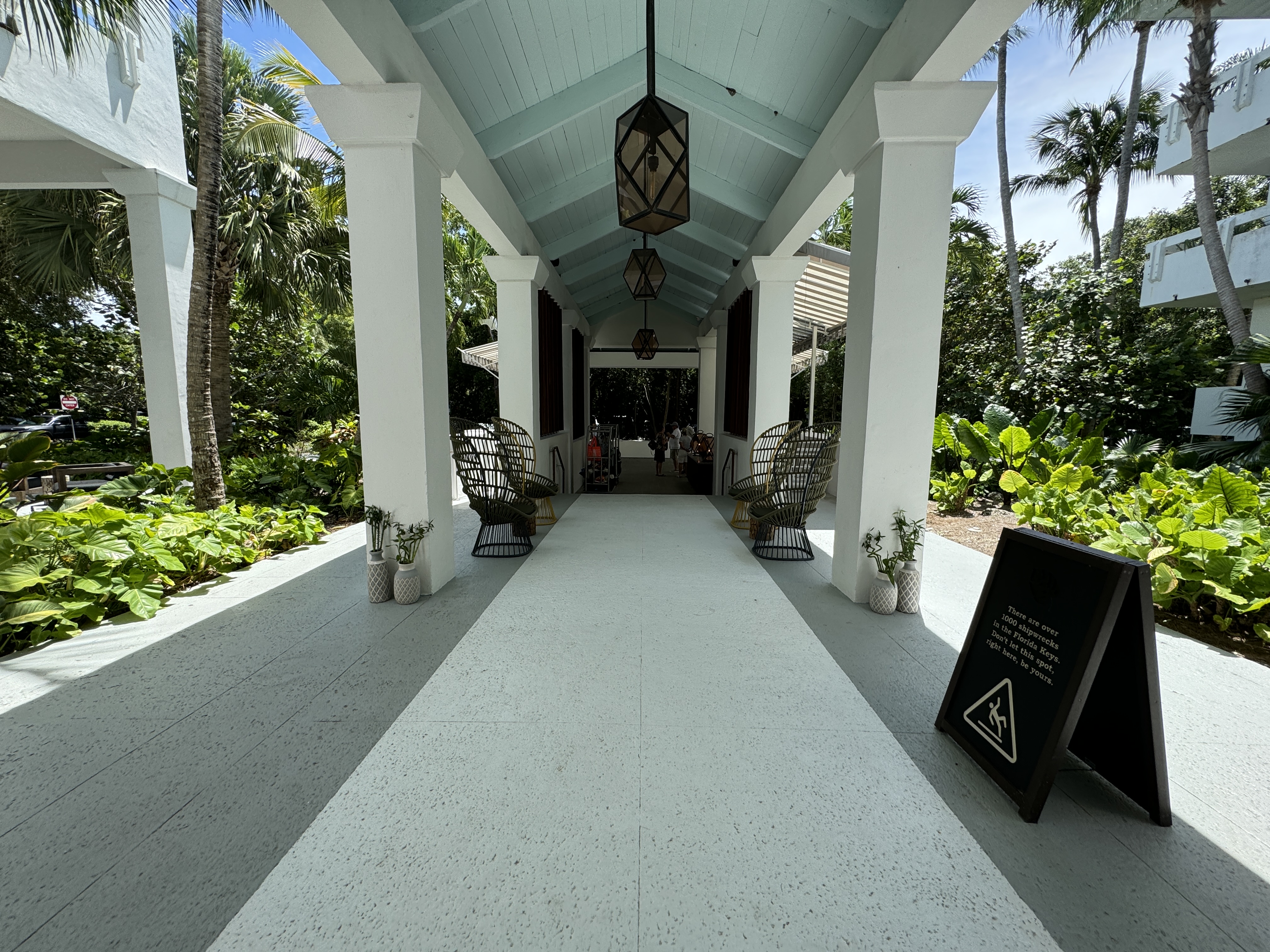 Bakers Cay Valet Hotel entrance Bakers Cay Valet Hotel entrance