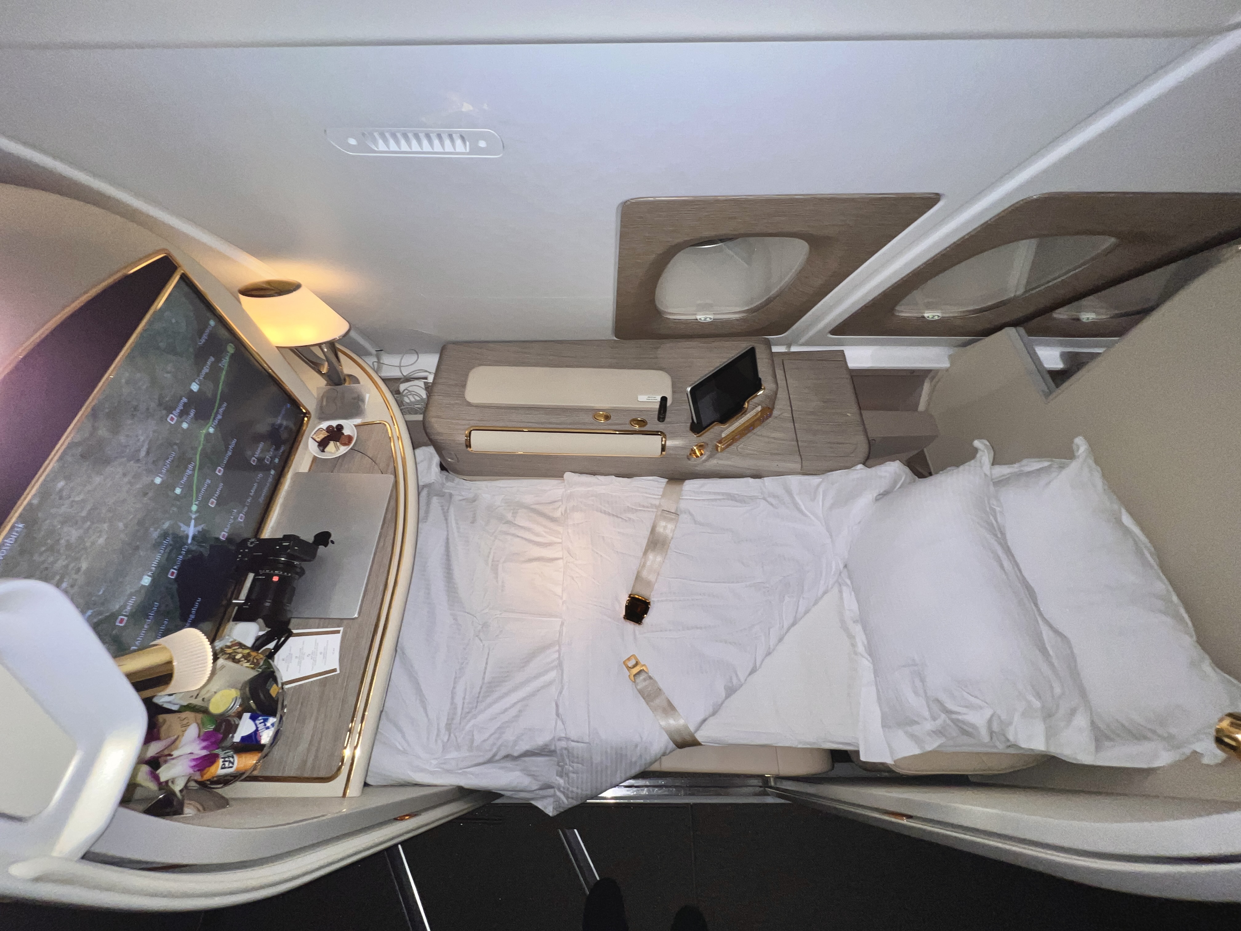 Emirates First A380 lie flat bed full Emirates First A380 lie flat bed full