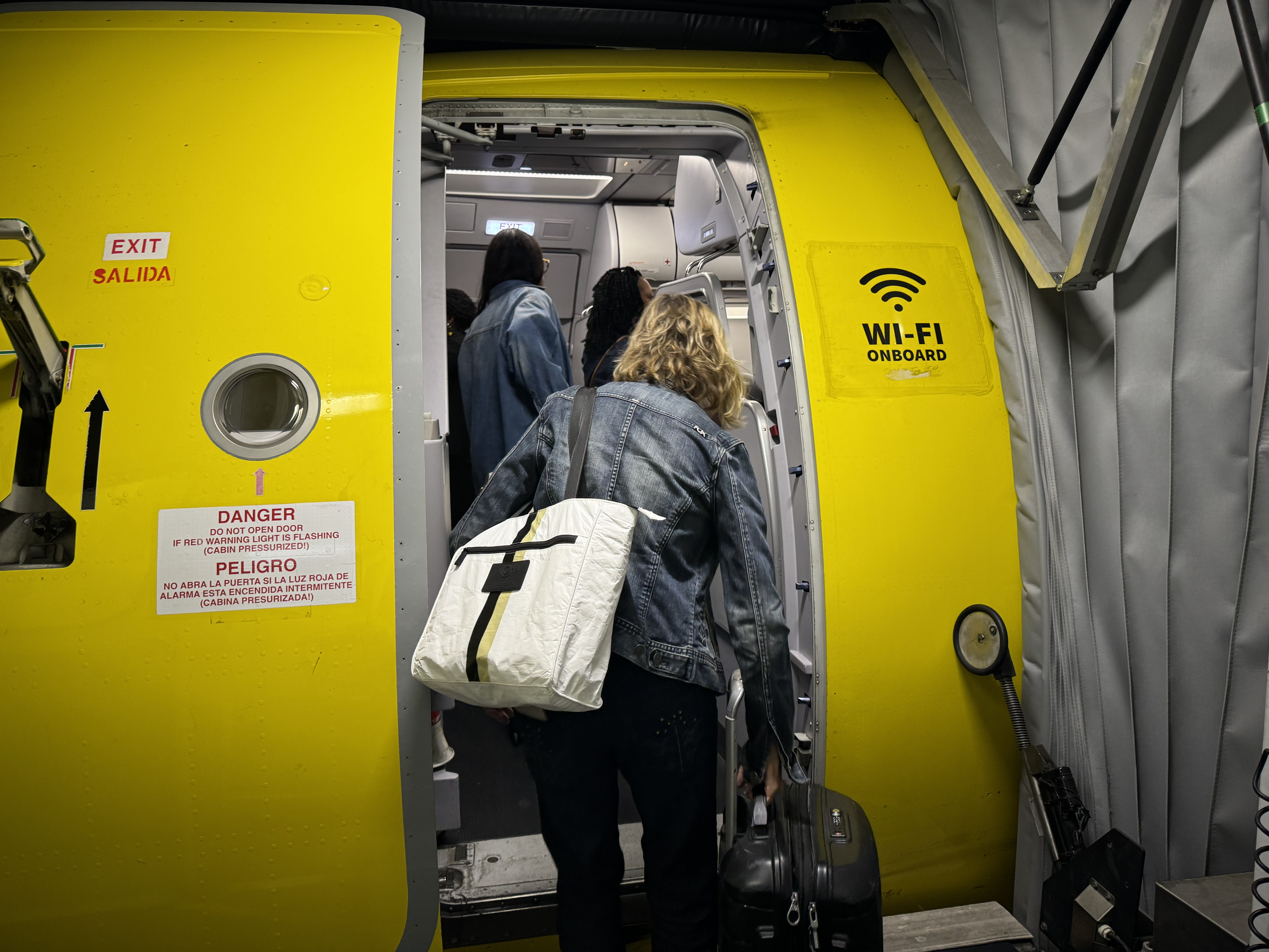 Entering Spirit Airlines A320 plane with wifi sign