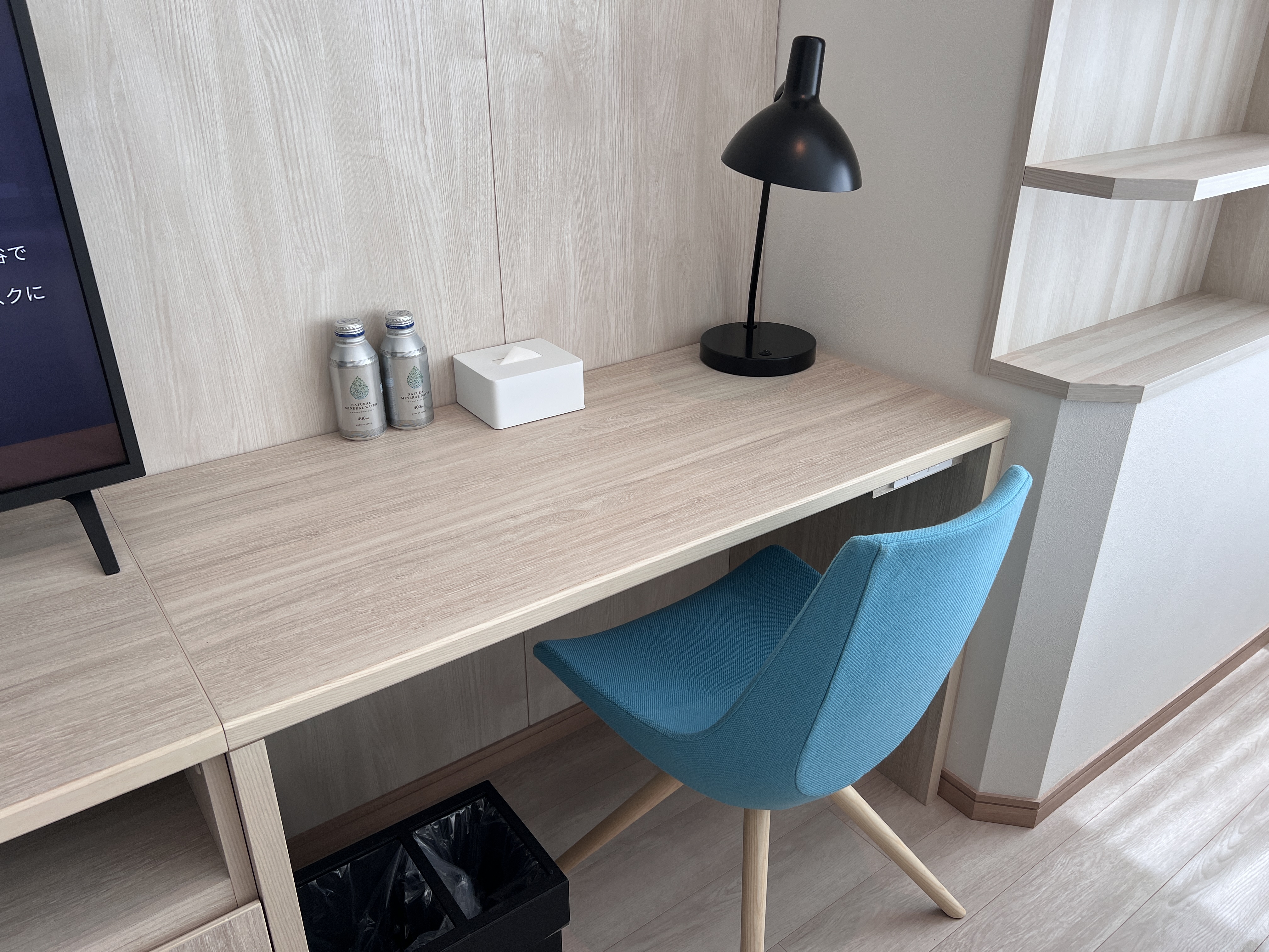 Hyatt House Tokyo Shibuya work desk and chair Hyatt House Tokyo Shibuya work desk and chair