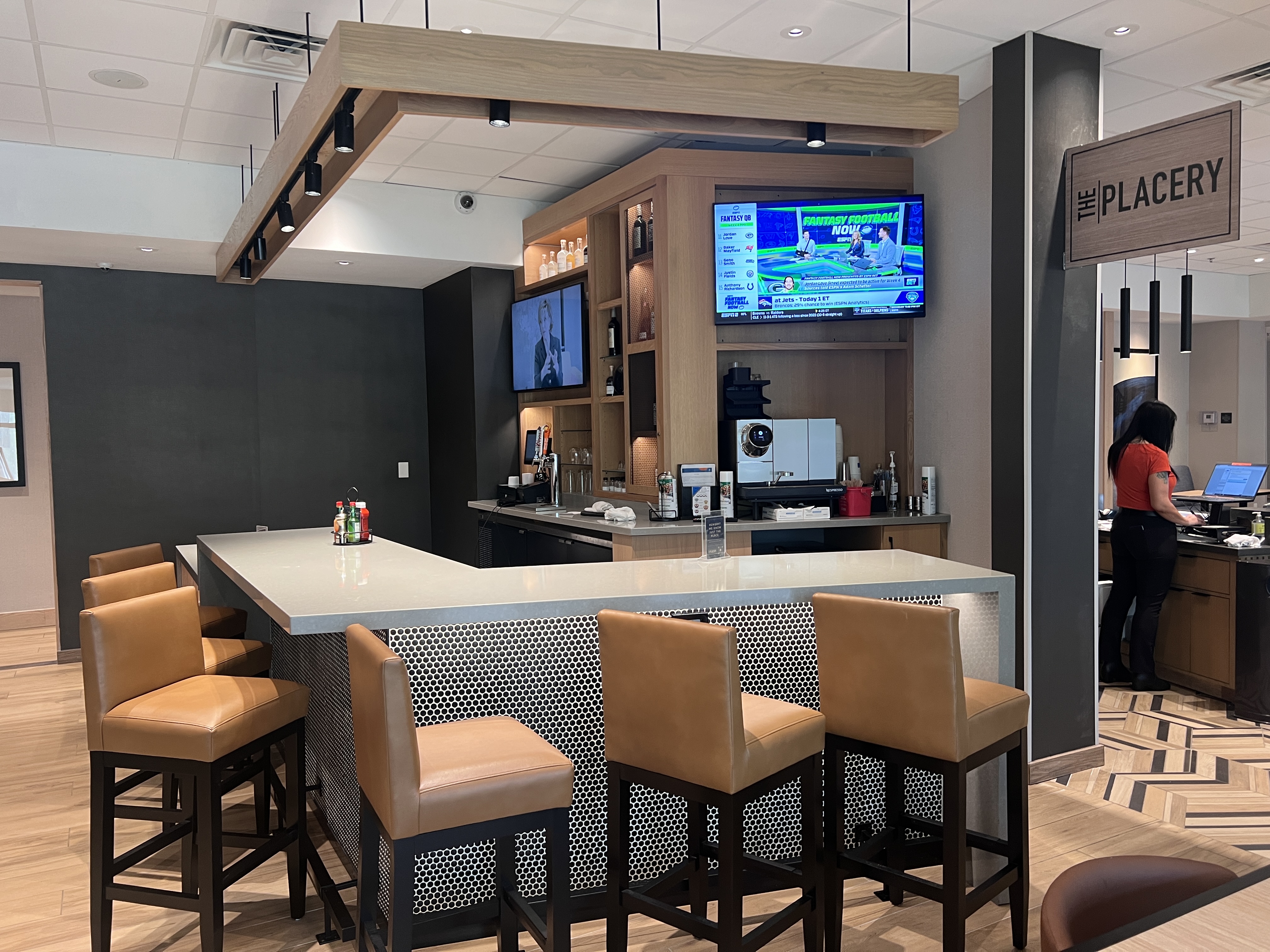Hyatt Place Orlando Airport Placery restaurant and bar