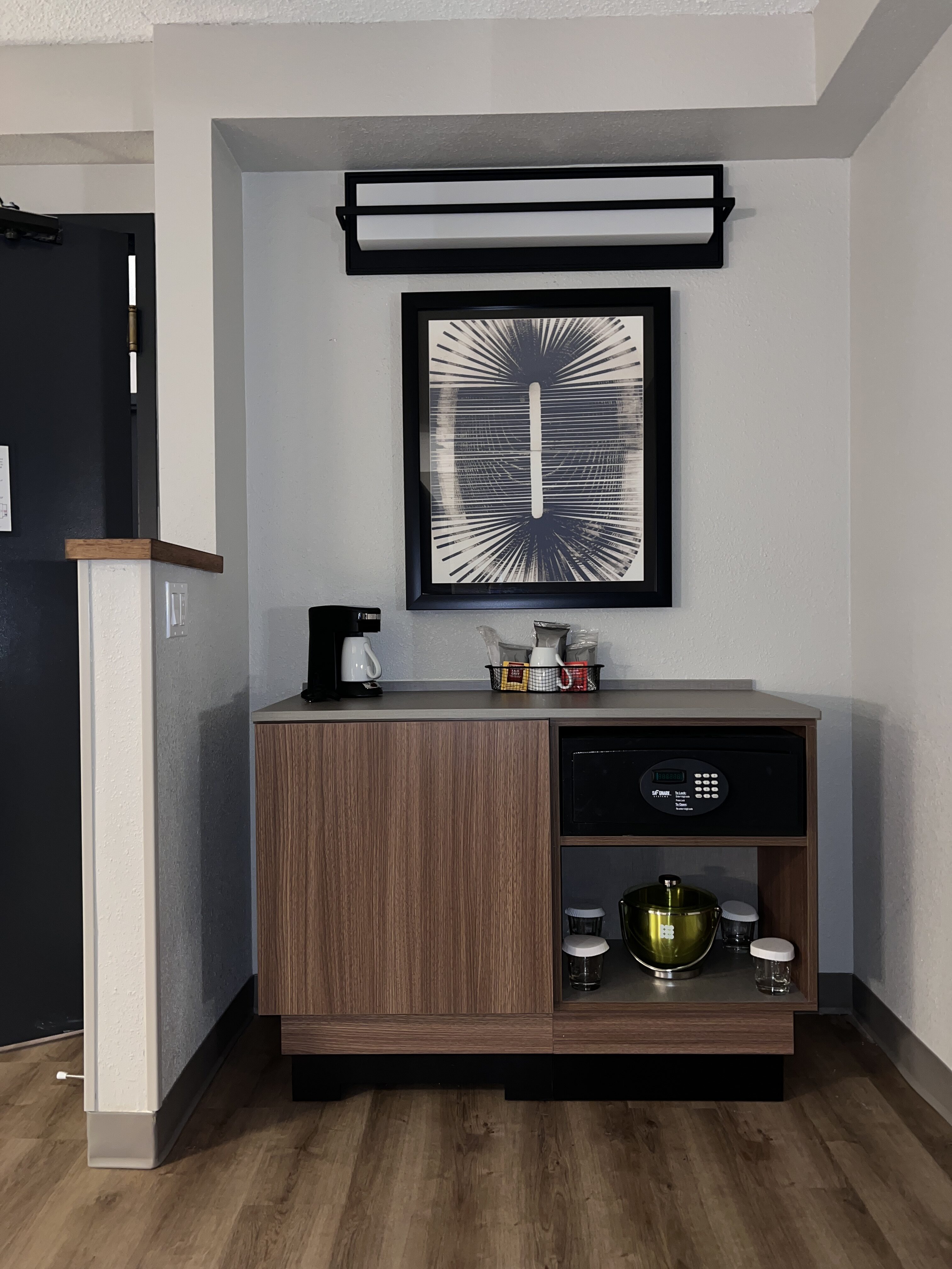 Hyatt Place Orlando Airport room corner