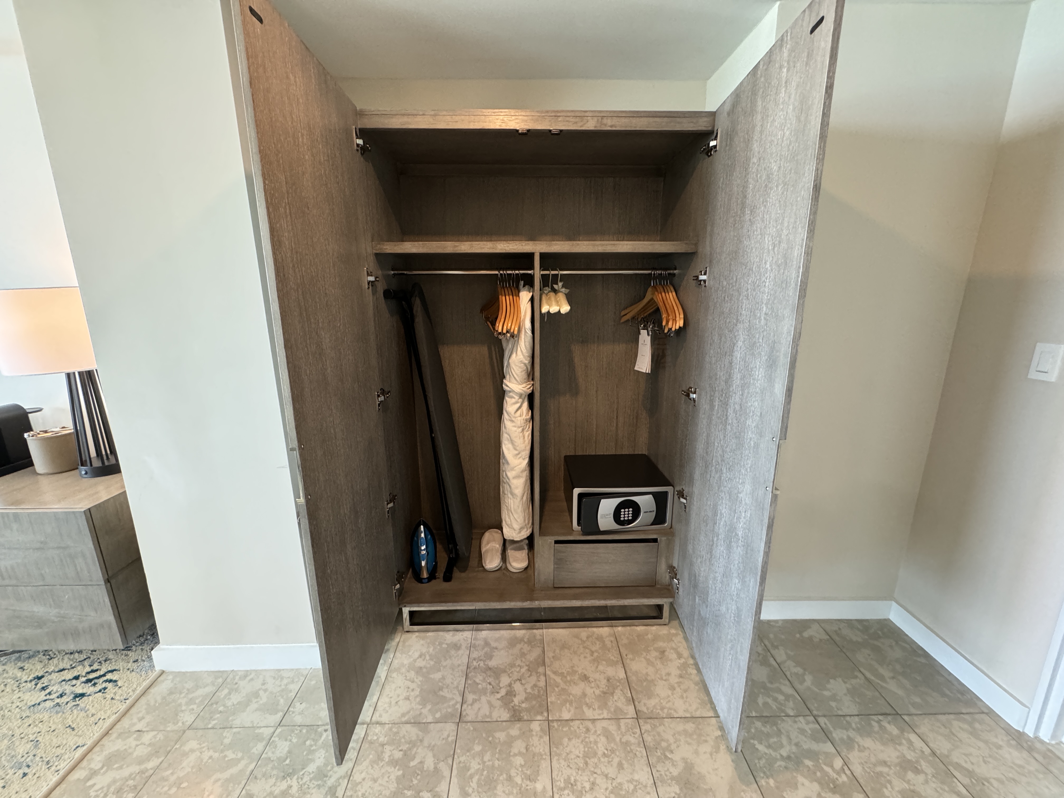 Ritz Turks Junior Suite closet