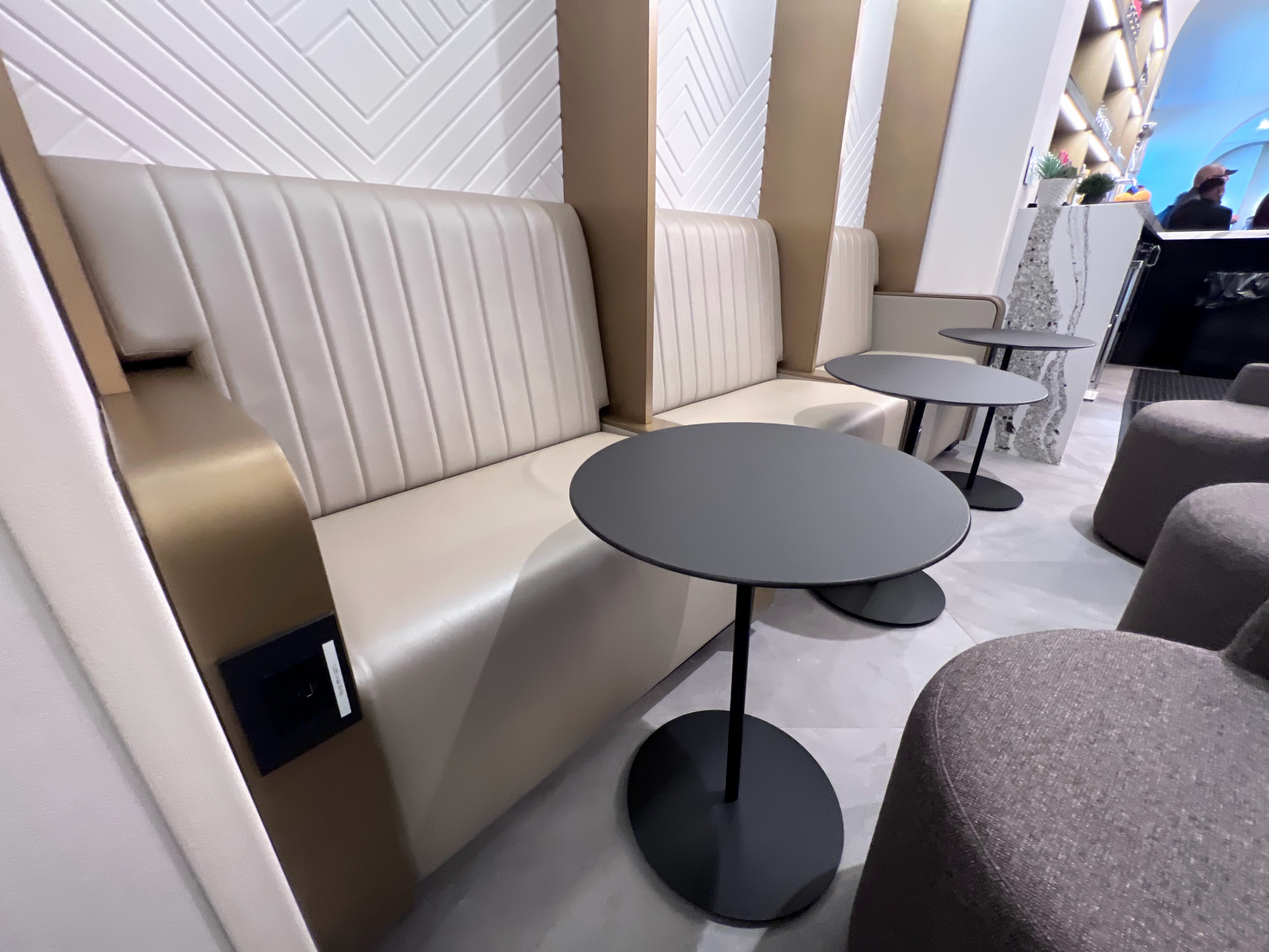 Seating and outlets at The Club MDW at Midway Seating and outlets at The Club MDW at Midway