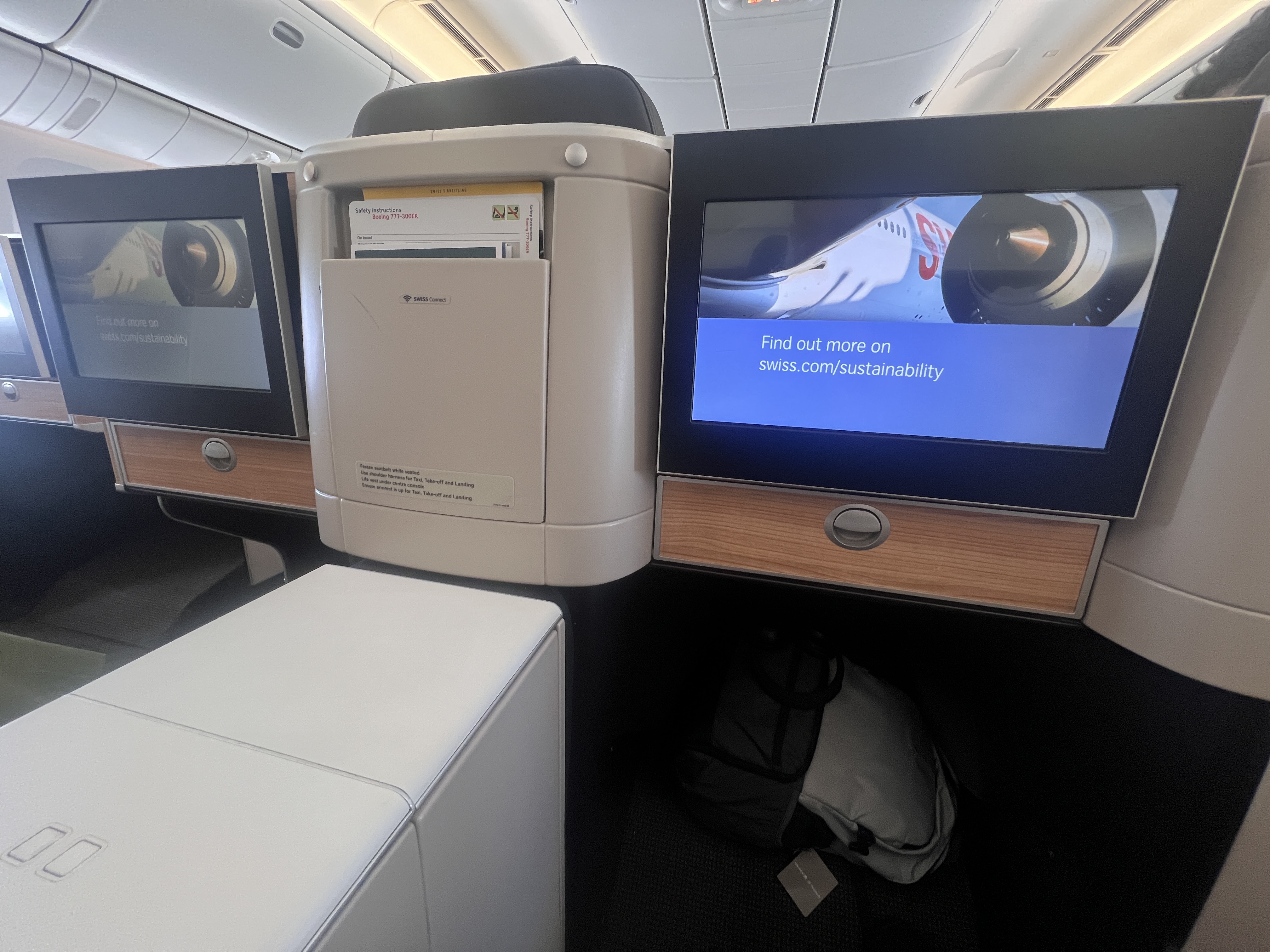 Swiss 777 business class center console Swiss 777 business class center console