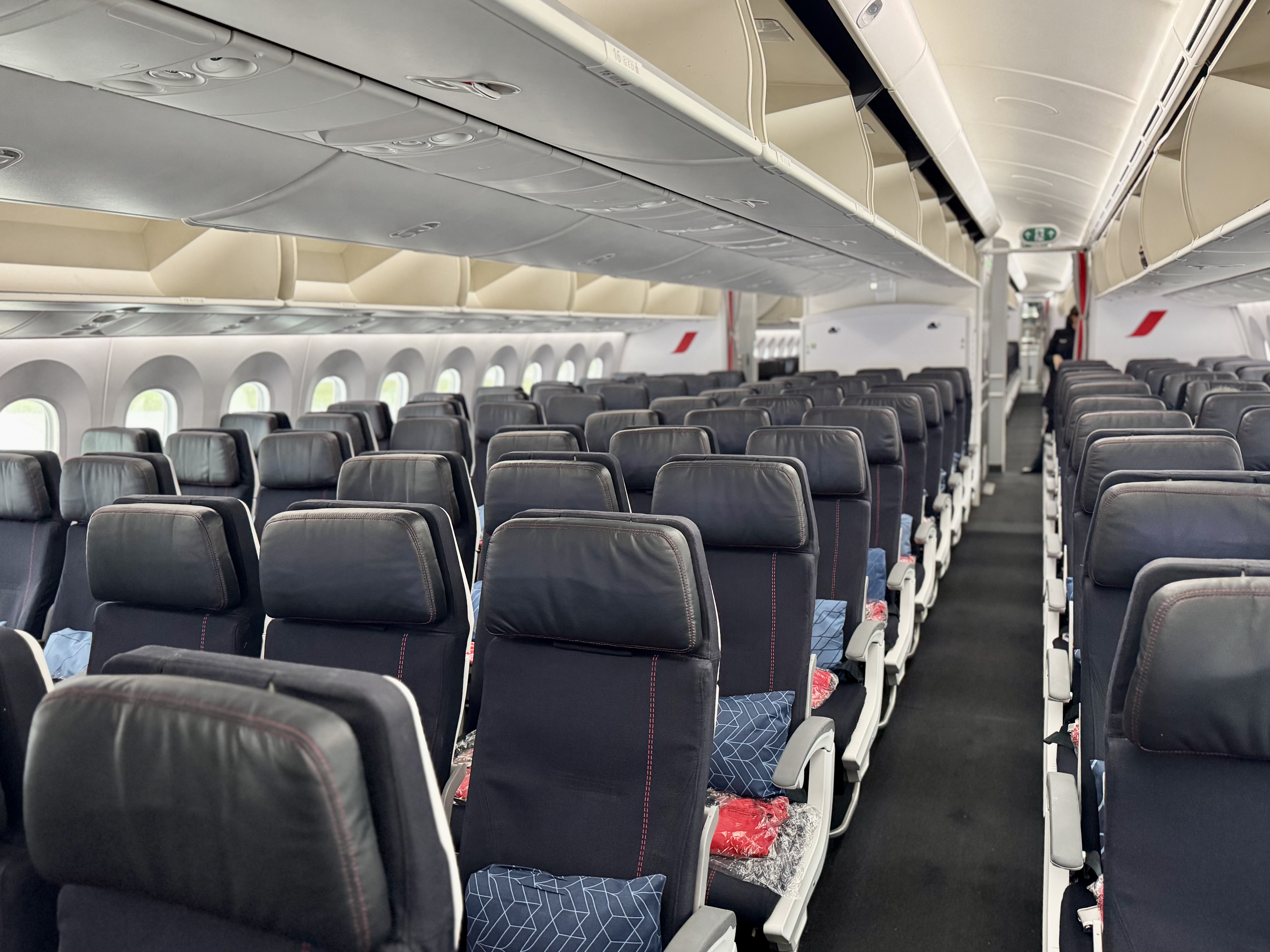 Air France Boeing 789 economy cabin Air France Boeing 789 economy cabin