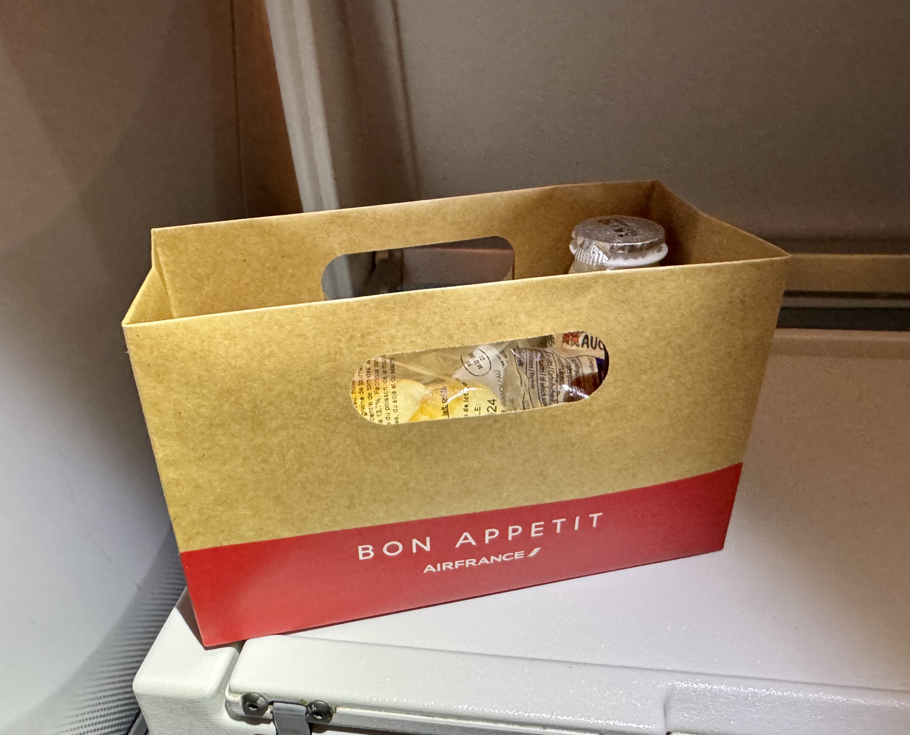 Air France Boeing 789 premium economy FnB second meal box Air France Boeing 789 premium economy FnB second meal box