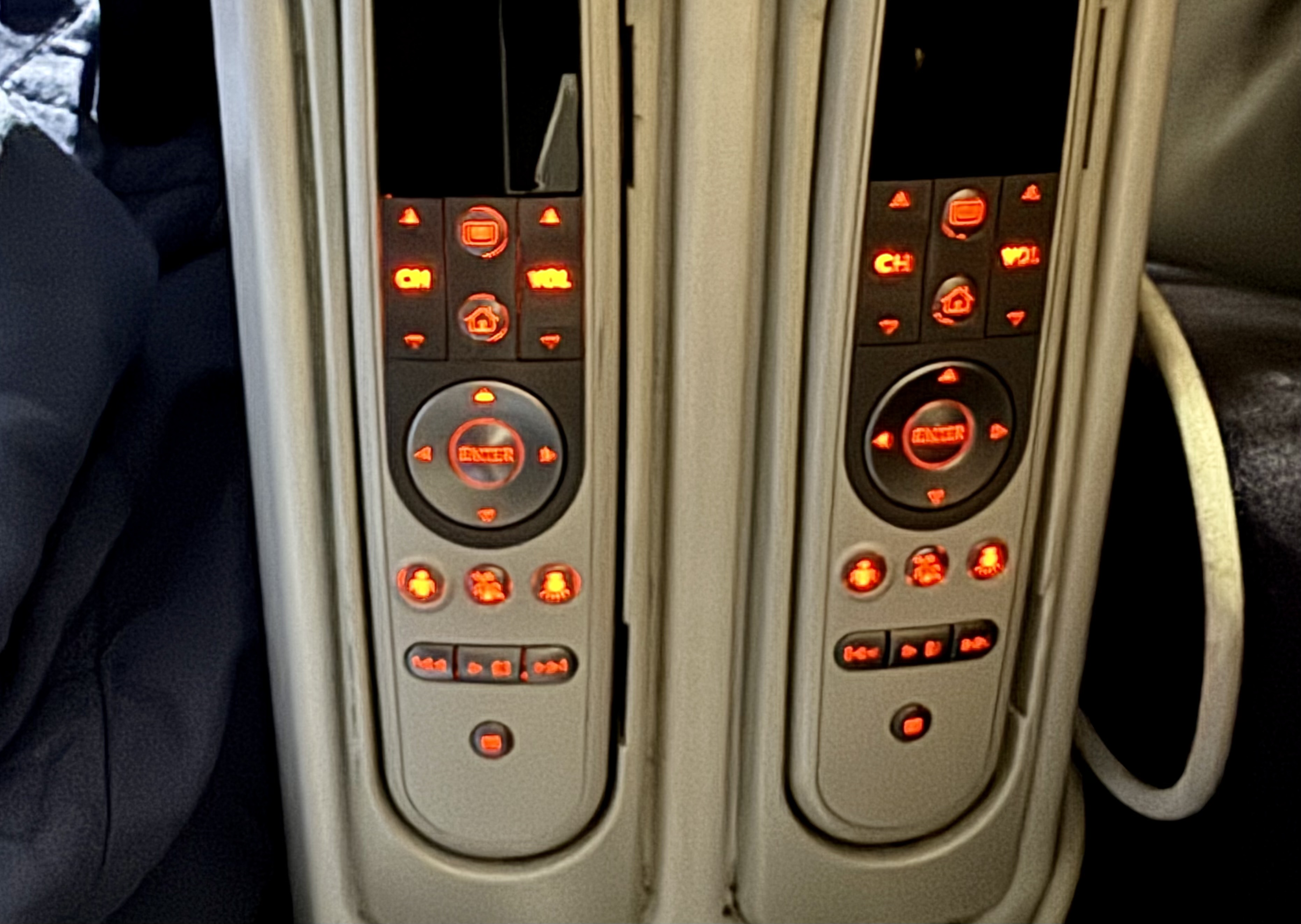 Air France Boeing 789 premium economy IFE controls Air France Boeing 789 premium economy IFE controls
