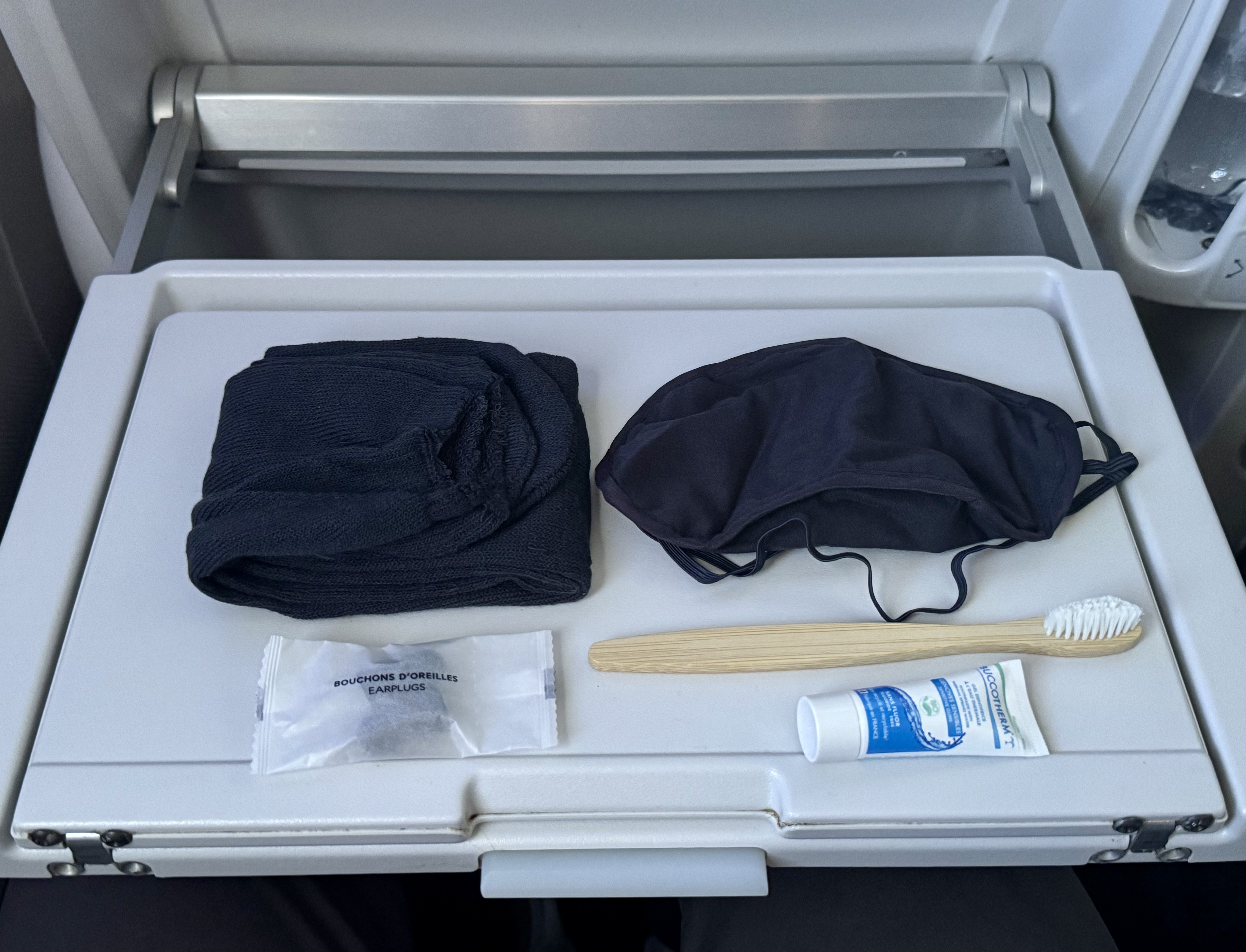 Air France Boeing 789 premium economy amenity kit contents Air France Boeing 789 premium economy amenity kit contents