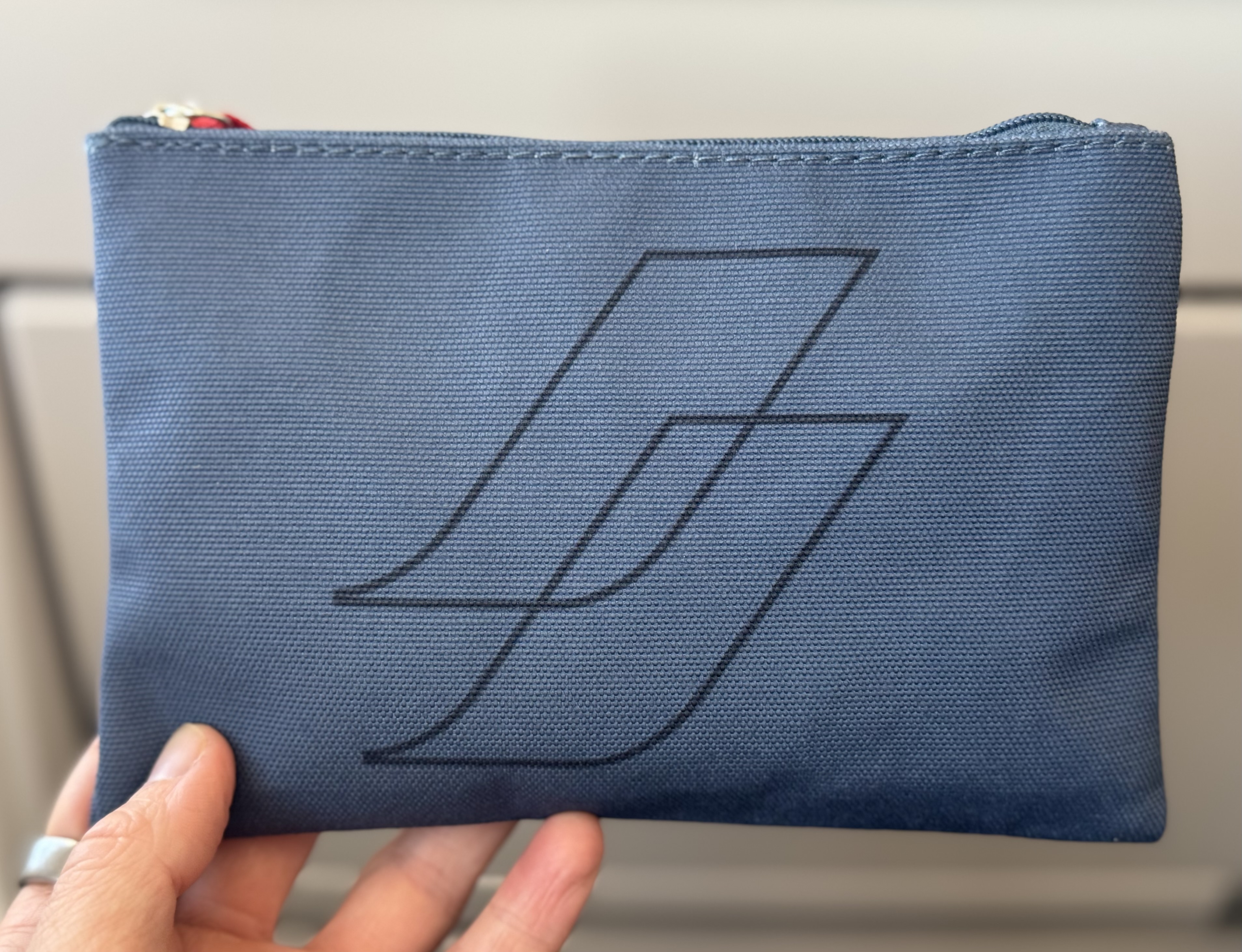 Air France Boeing 789 premium economy amenity kit Air France Boeing 789 premium economy amenity kit