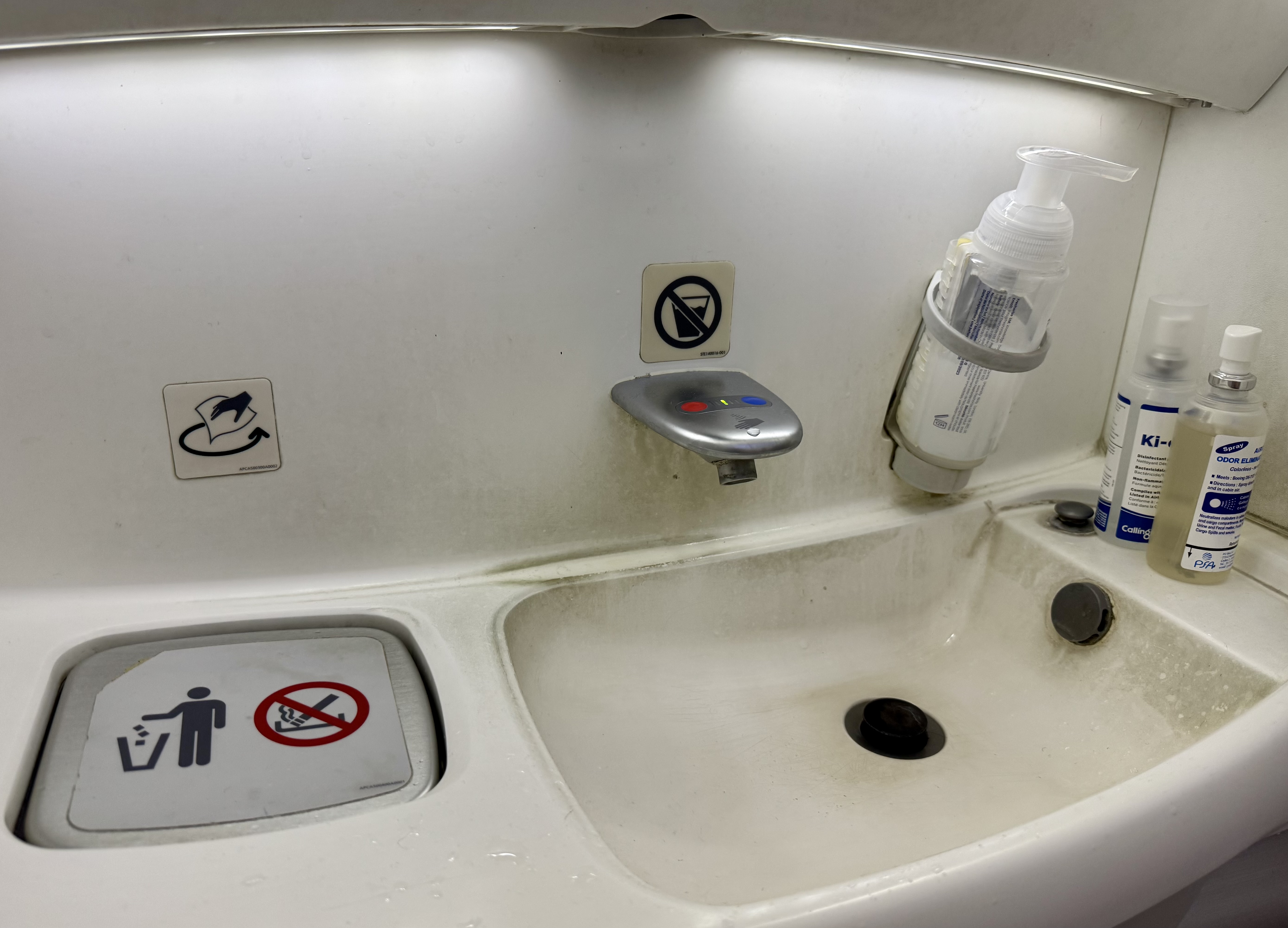 Air France Boeing 789 premium economy bathroom Air France Boeing 789 premium economy bathroom