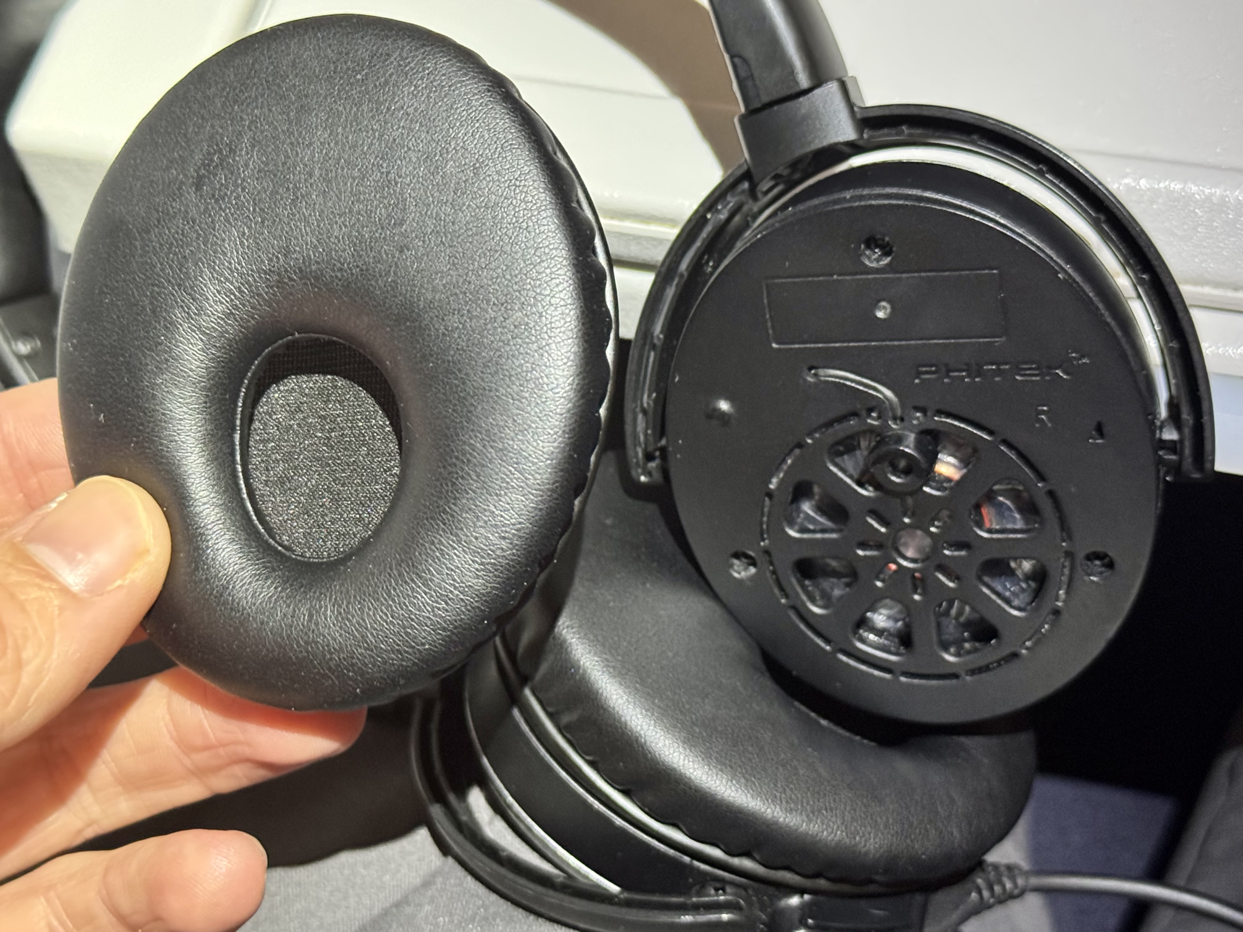 Air France Boeing 789 premium economy broken headphones Air France Boeing 789 premium economy broken headphones
