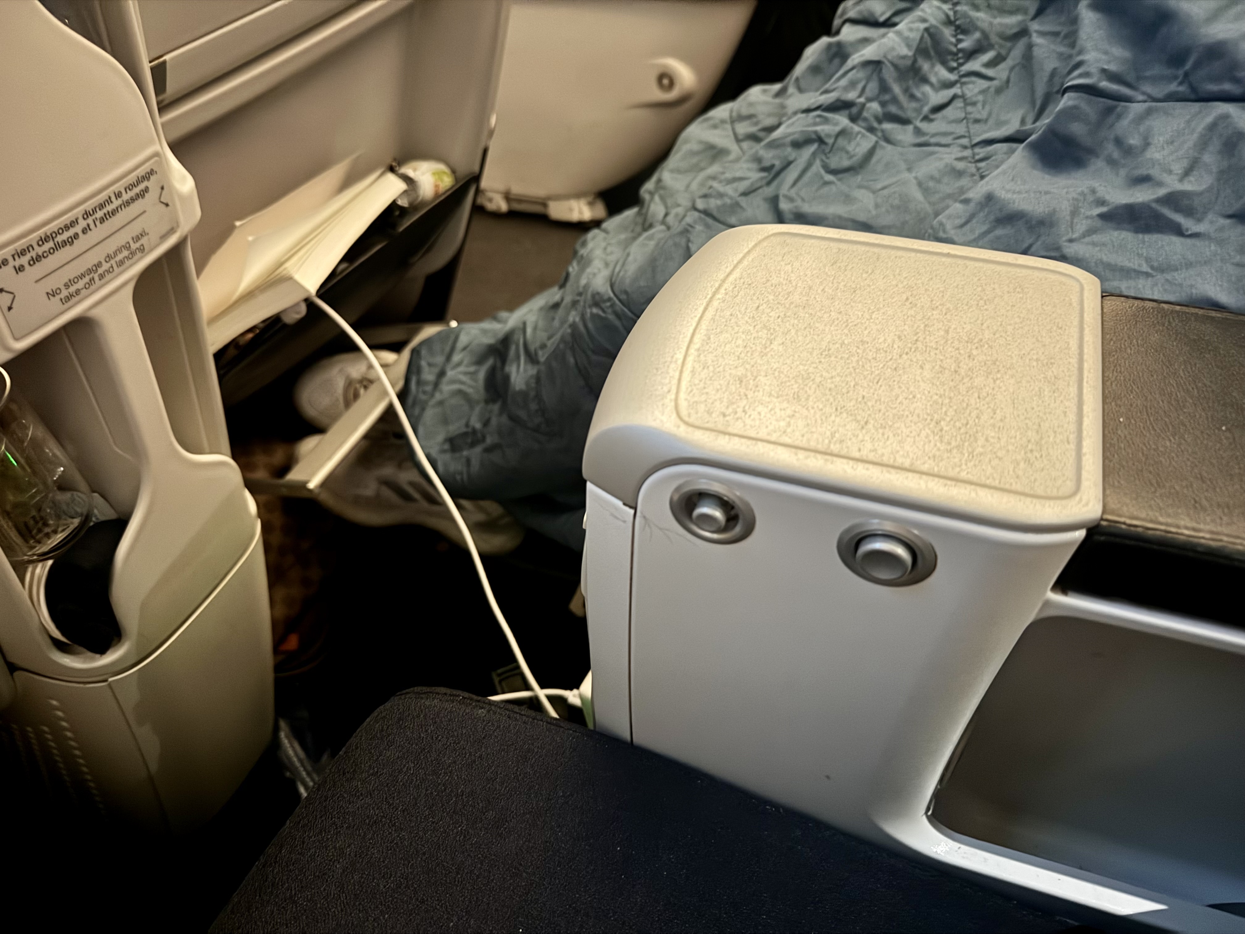 Air France Boeing 789 premium economy drink table Air France Boeing 789 premium economy drink table