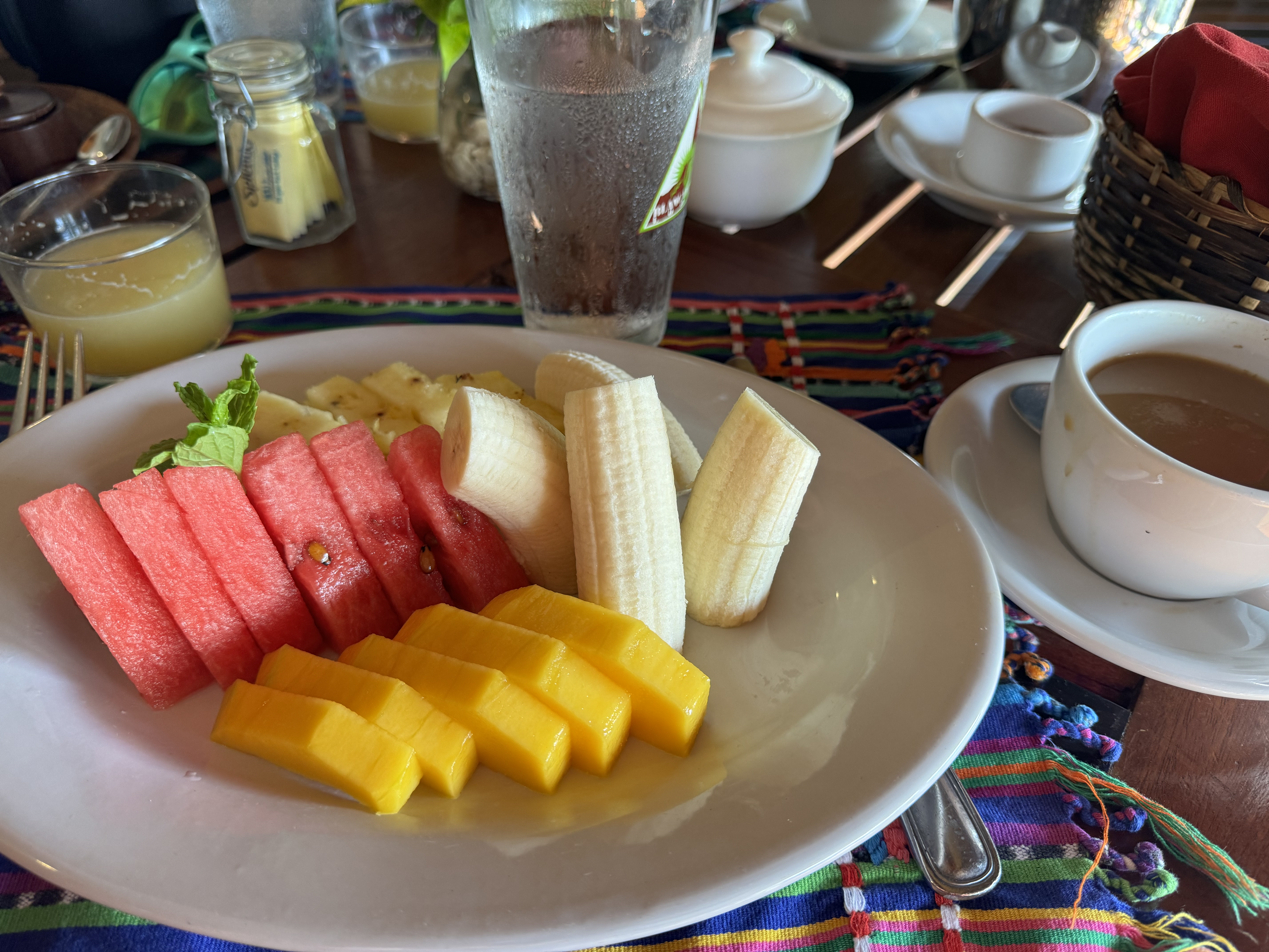 Blancaneaux Lodge Belize Mr Mrs Smith Ristorante Montagna breakfast fruit