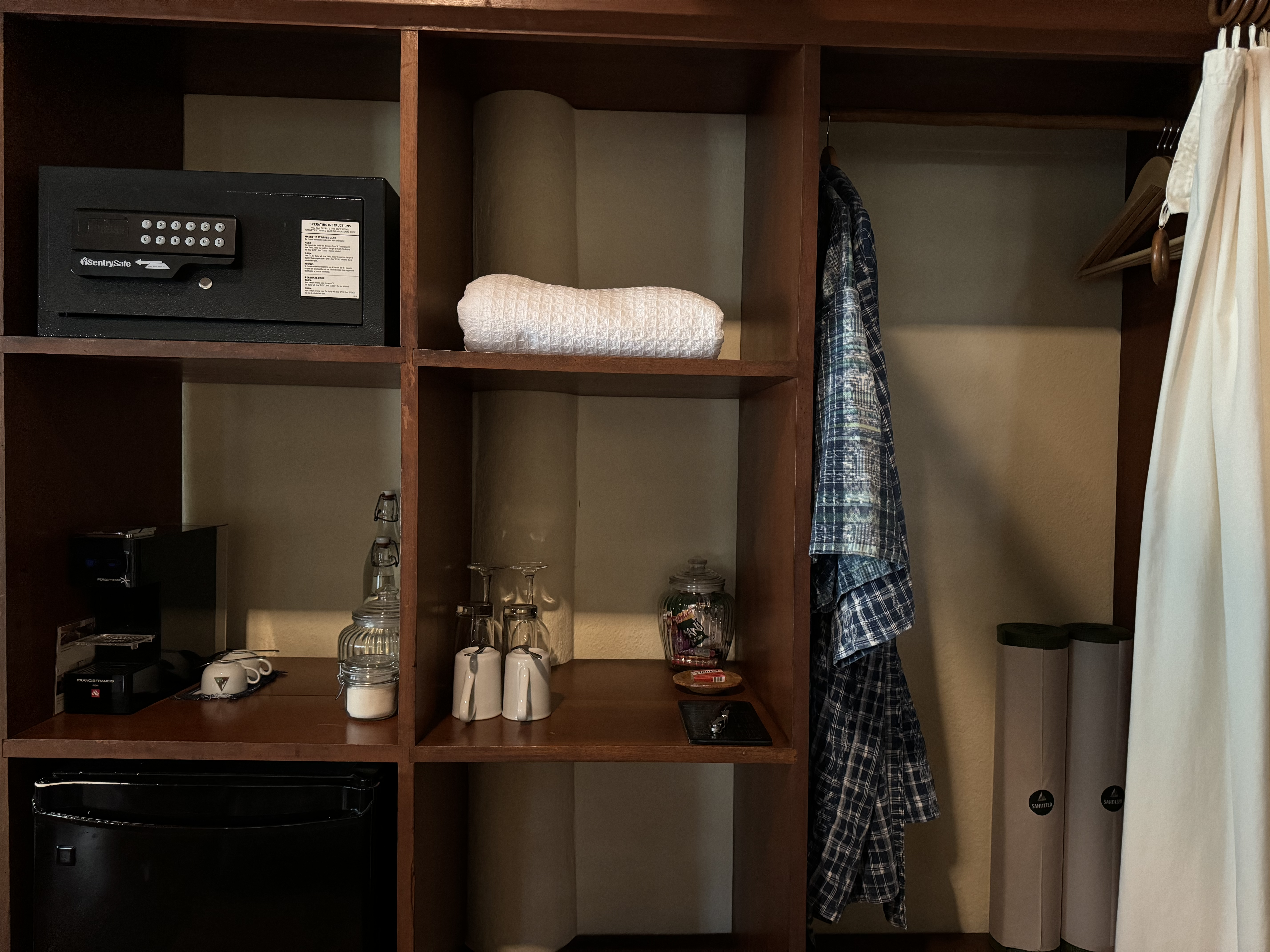 Blancaneaux Lodge Belize Mr Mrs Smith closet