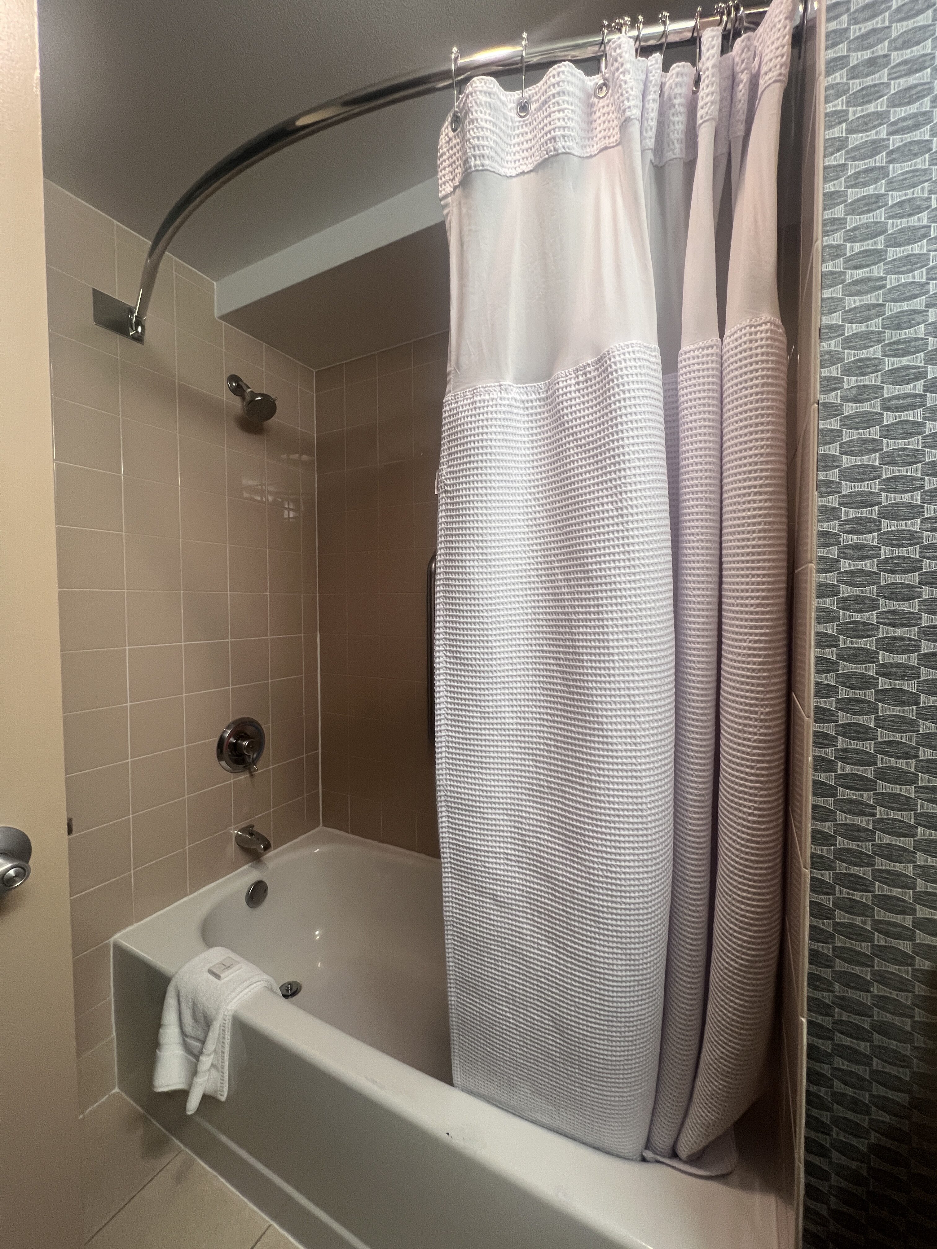Crowne Plaza Suites MSP Airport Mall of America room shower Crowne Plaza Suites MSP Airport Mall of America room shower