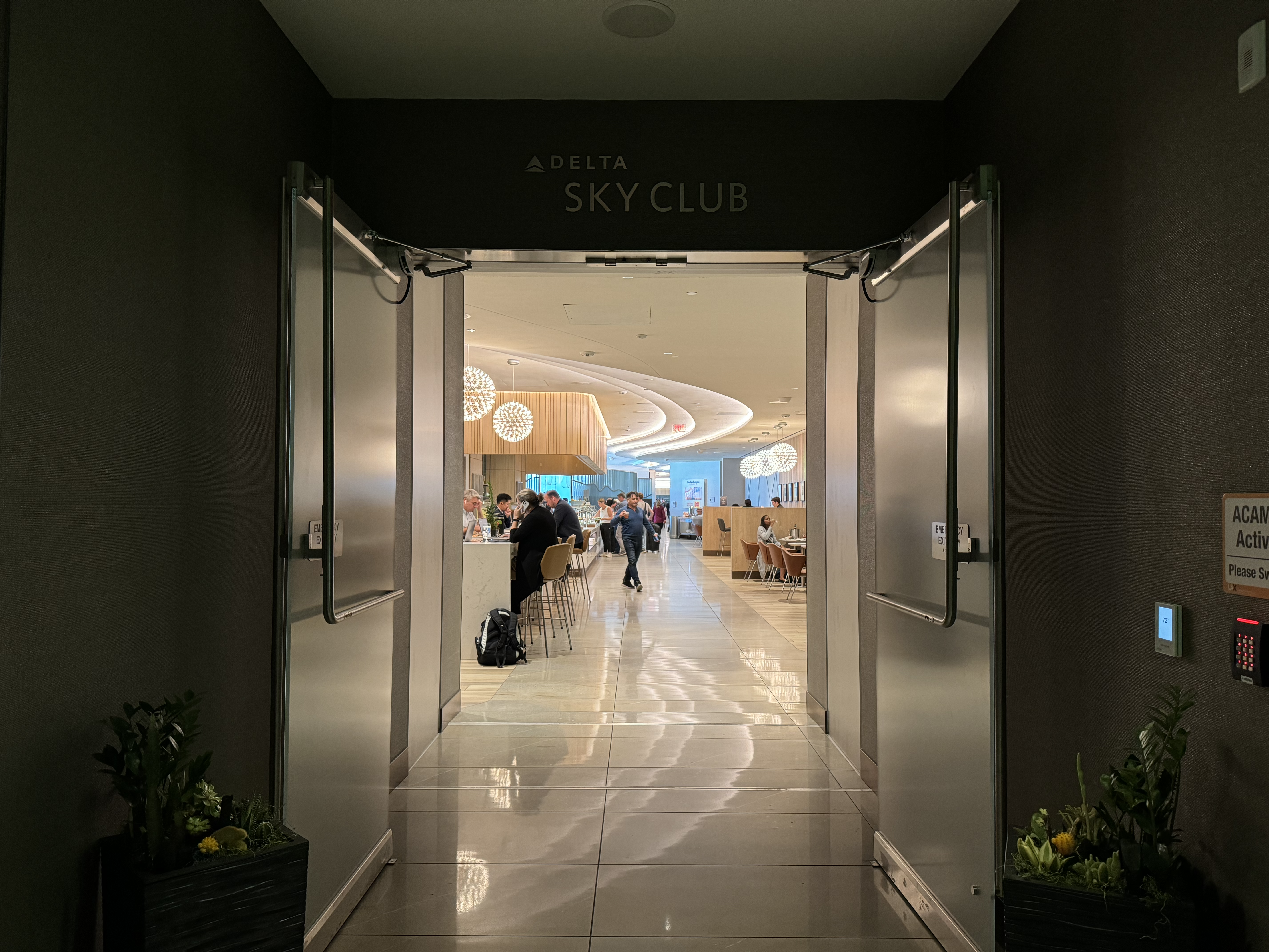Delta One Lounge LAX shower access via SkyClub Delta One Lounge LAX shower access via SkyClub