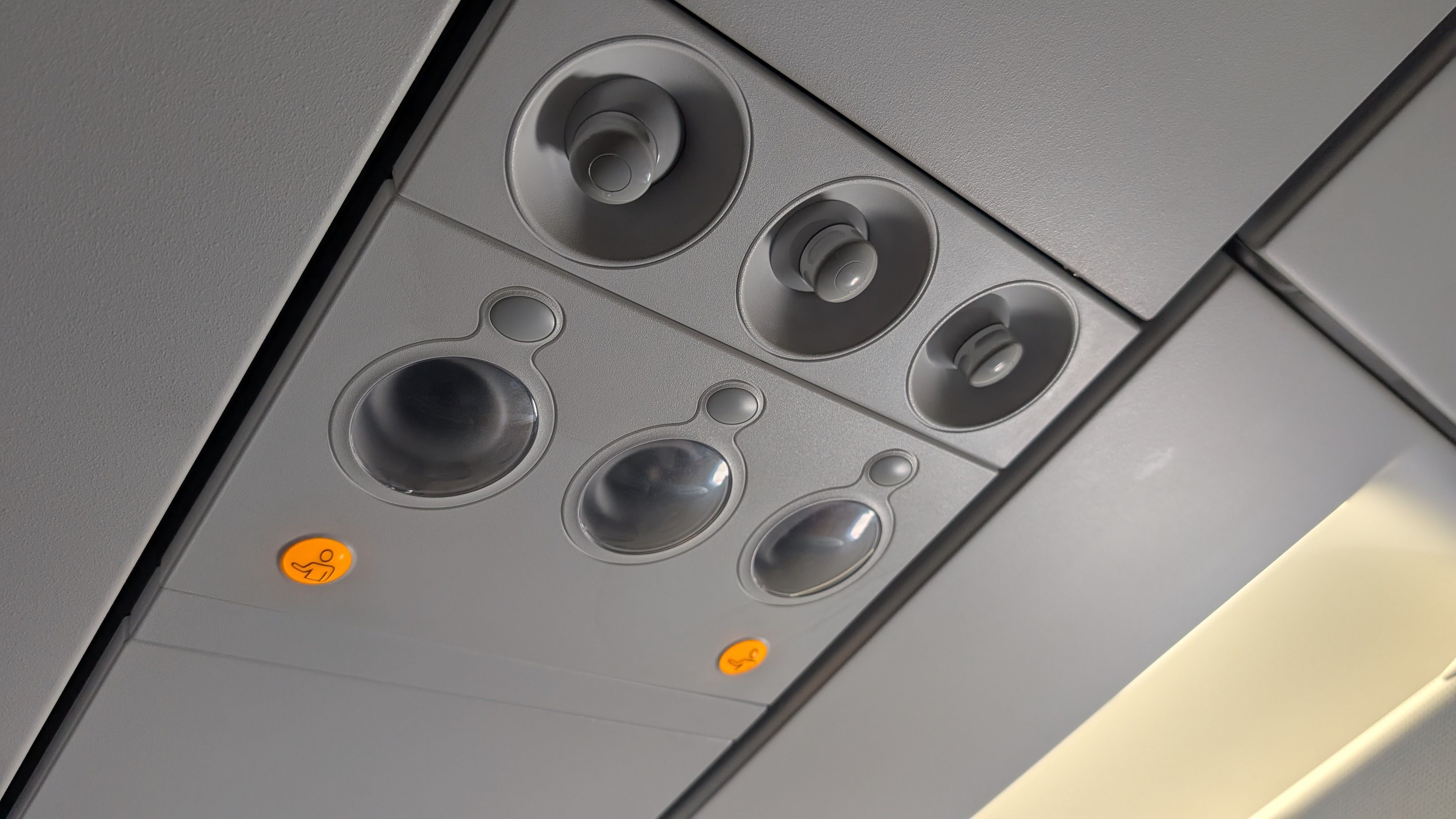 Frontier IAH to ONT seat air vents Frontier IAH to ONT seat air vents