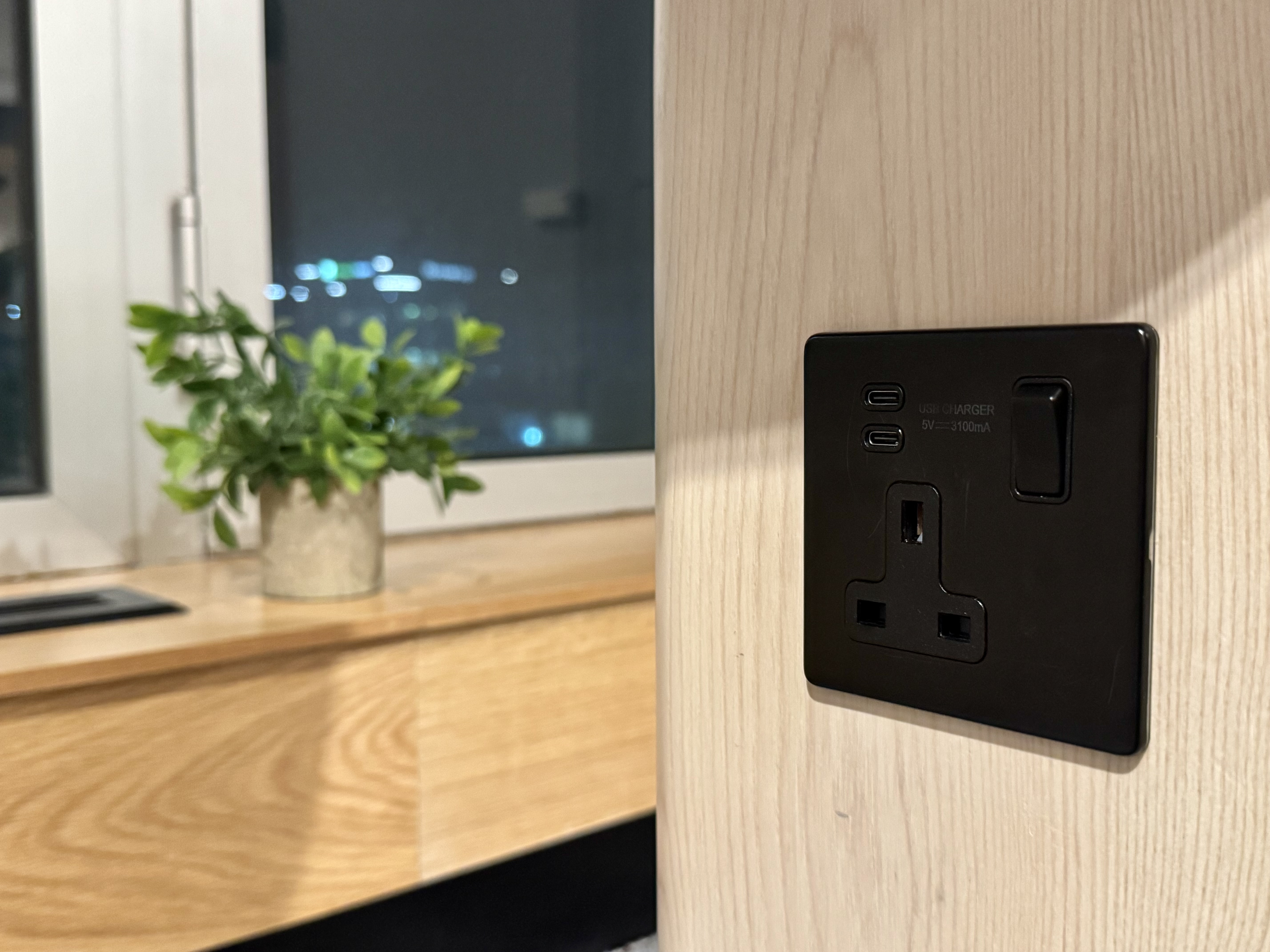 Heathrow Terminal 4 Plaza Premium Lounge power outlet Heathrow Terminal 4 Plaza Premium Lounge power outlet