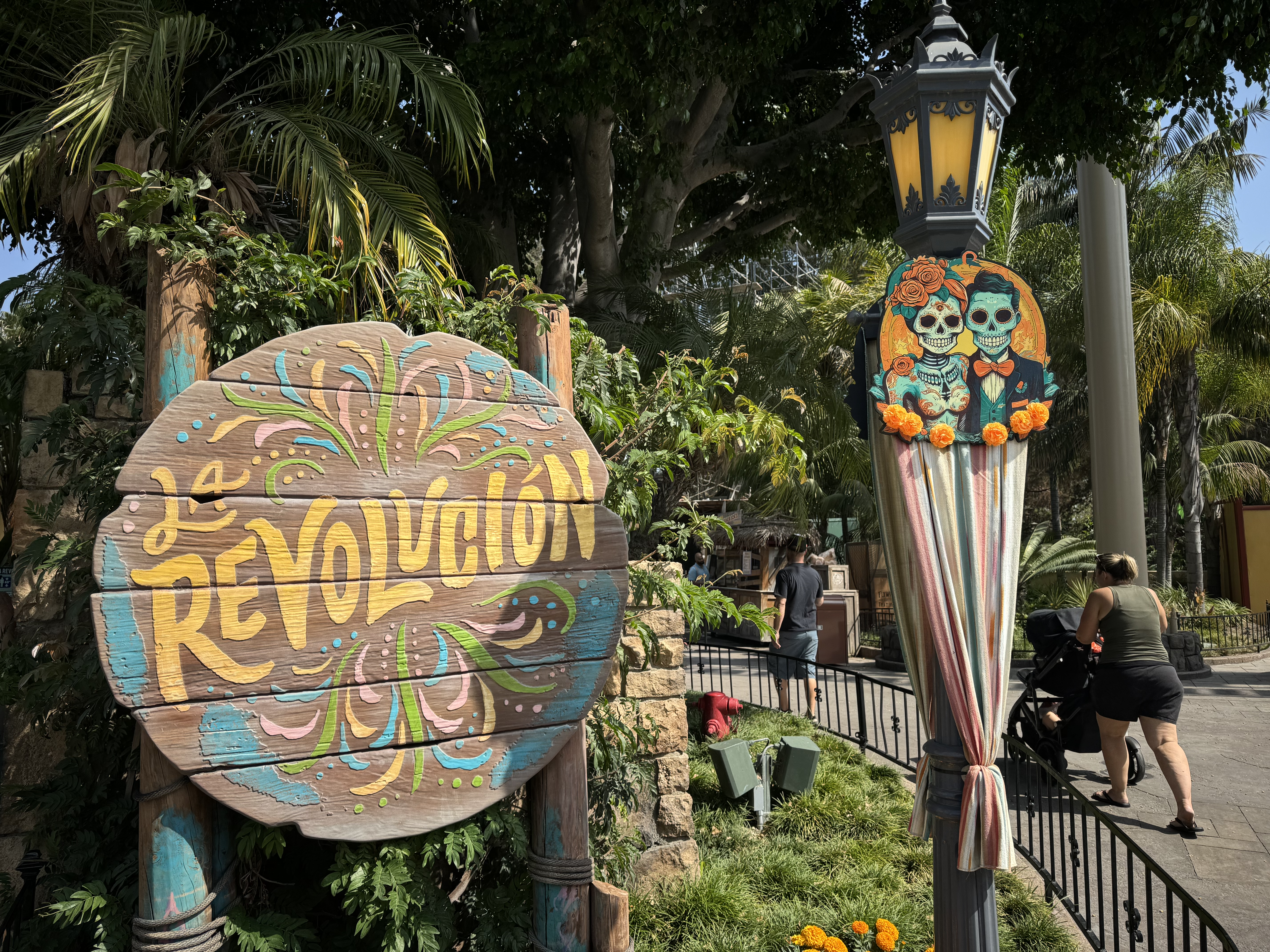 Knott’s Berry Farm La Revolucion sign Knott's Berry Farm La Revolucion sign