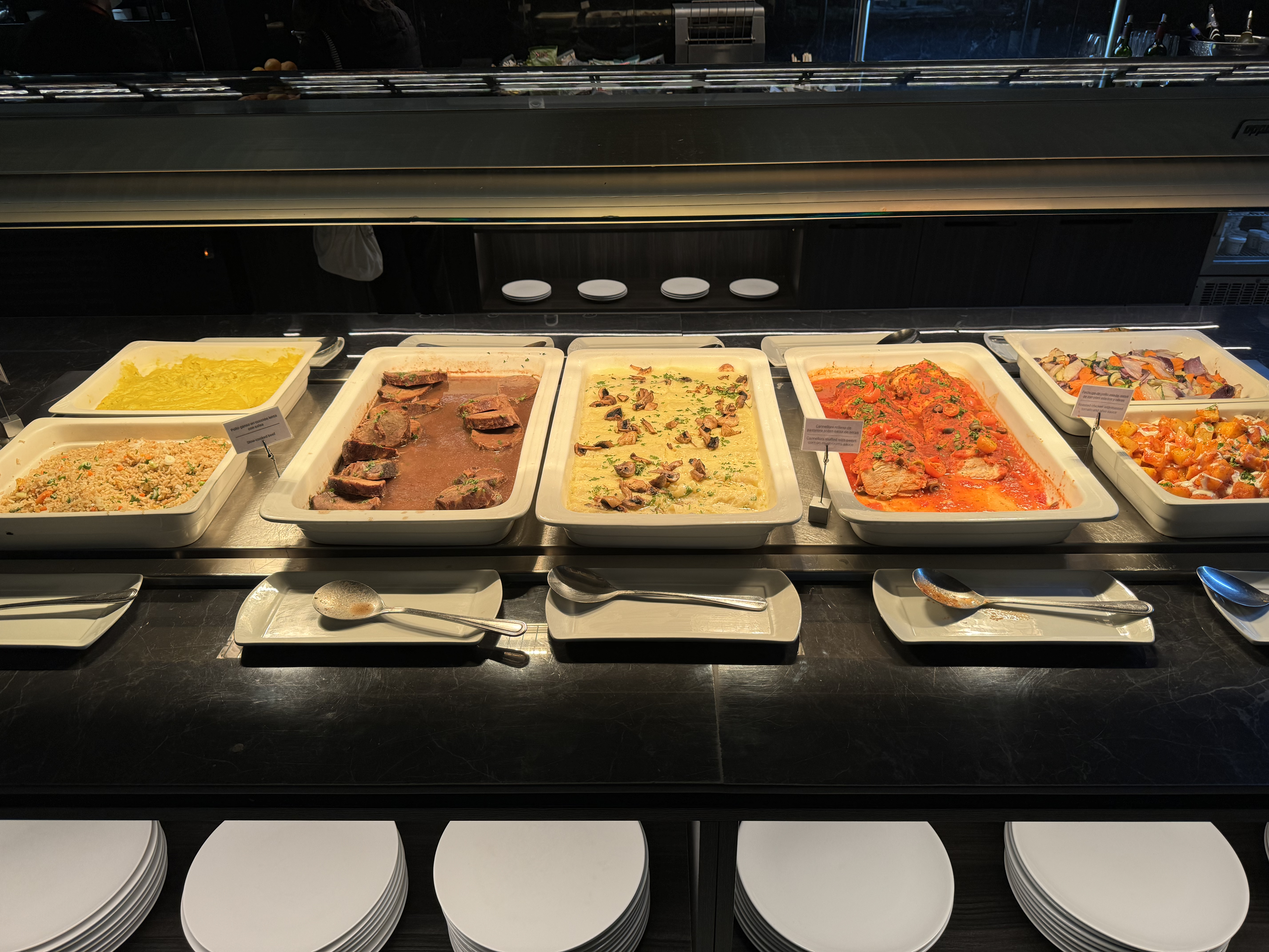 LATAM Lounge Santiago SCL food court hot food
