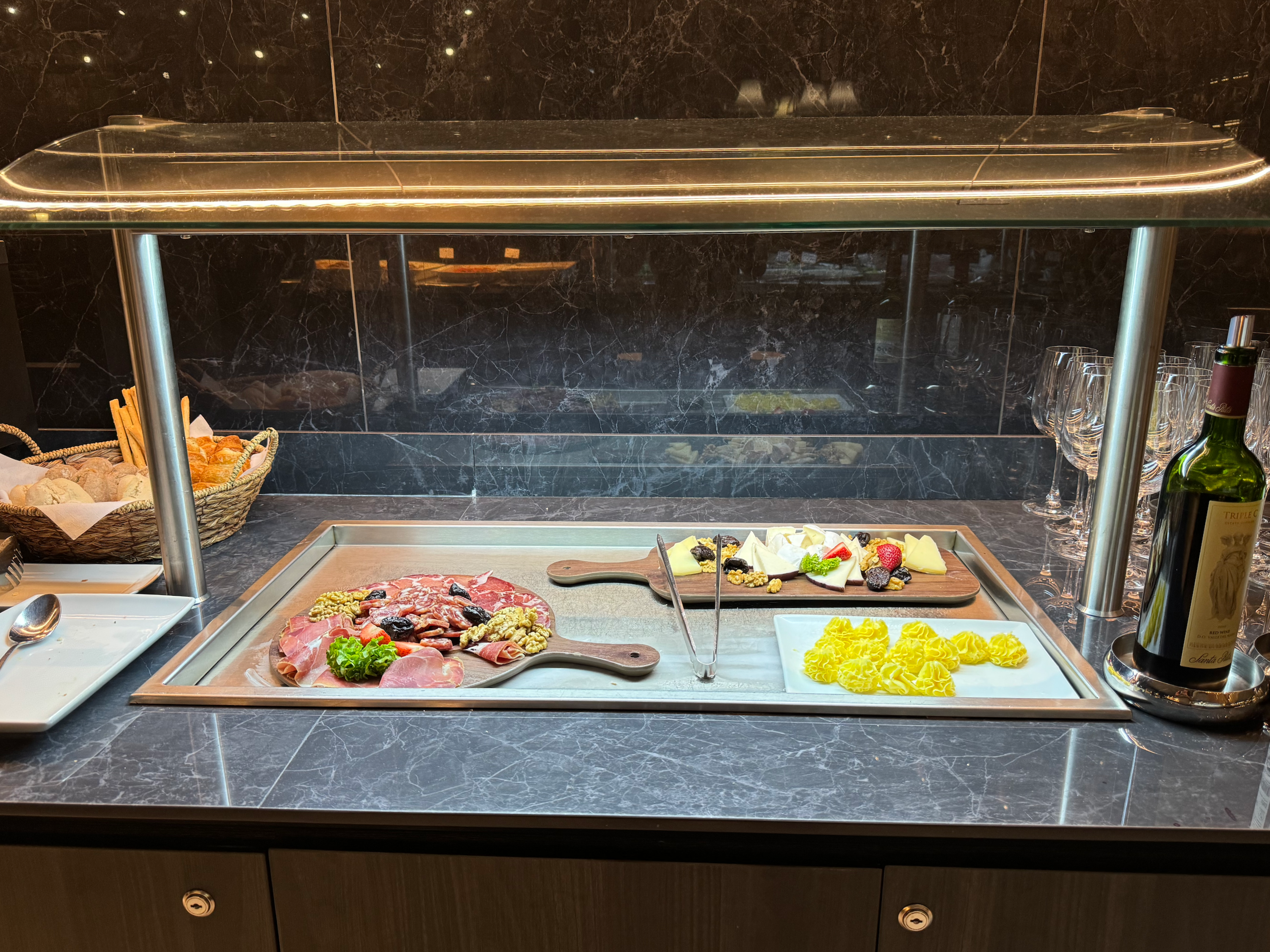 LATAM Lounge Santiago SCL food station cold meat