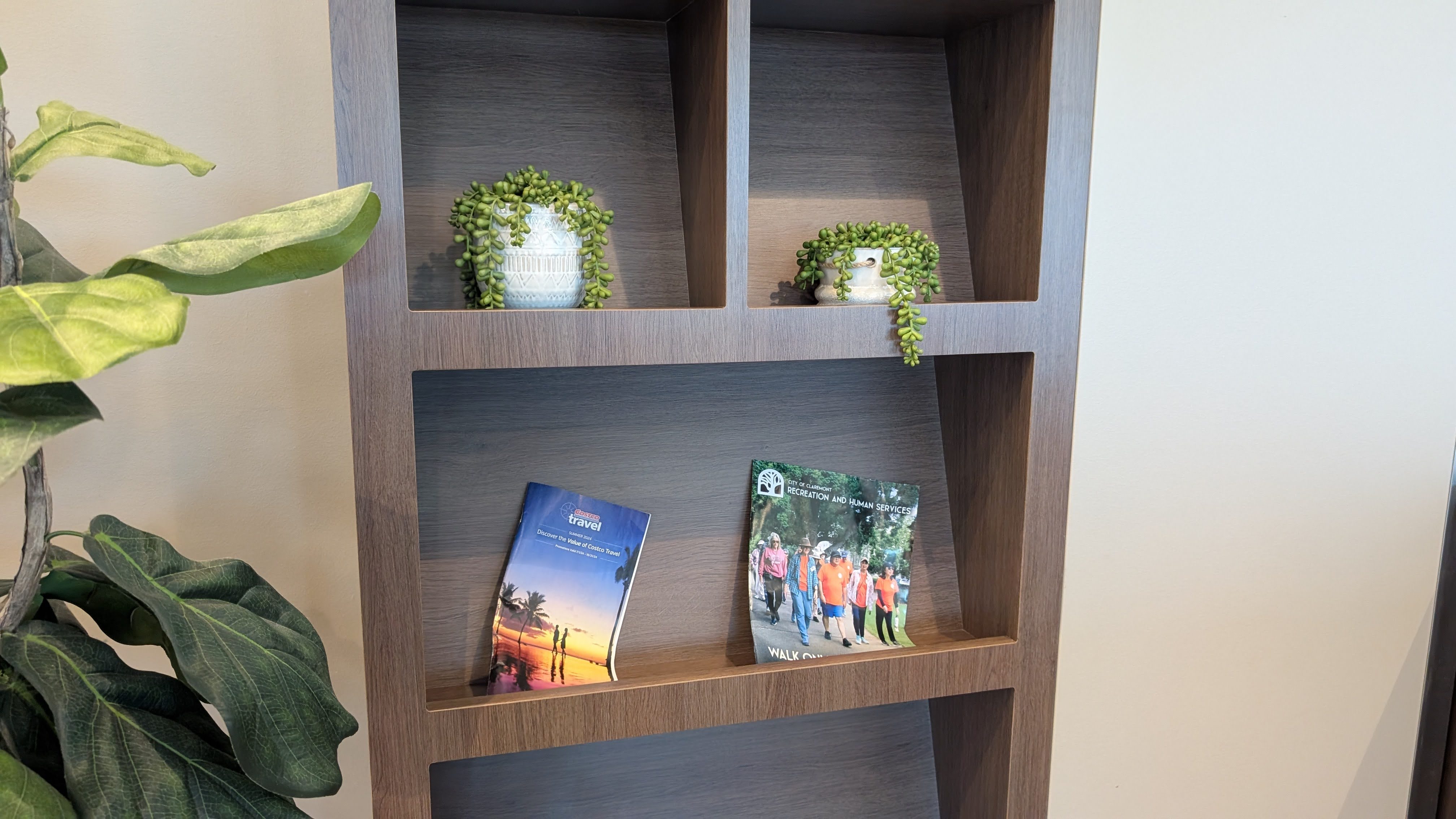 ONT Terminal 2 Aspire Lounge amenities literature ONT Terminal 2 Aspire Lounge amenities literature
