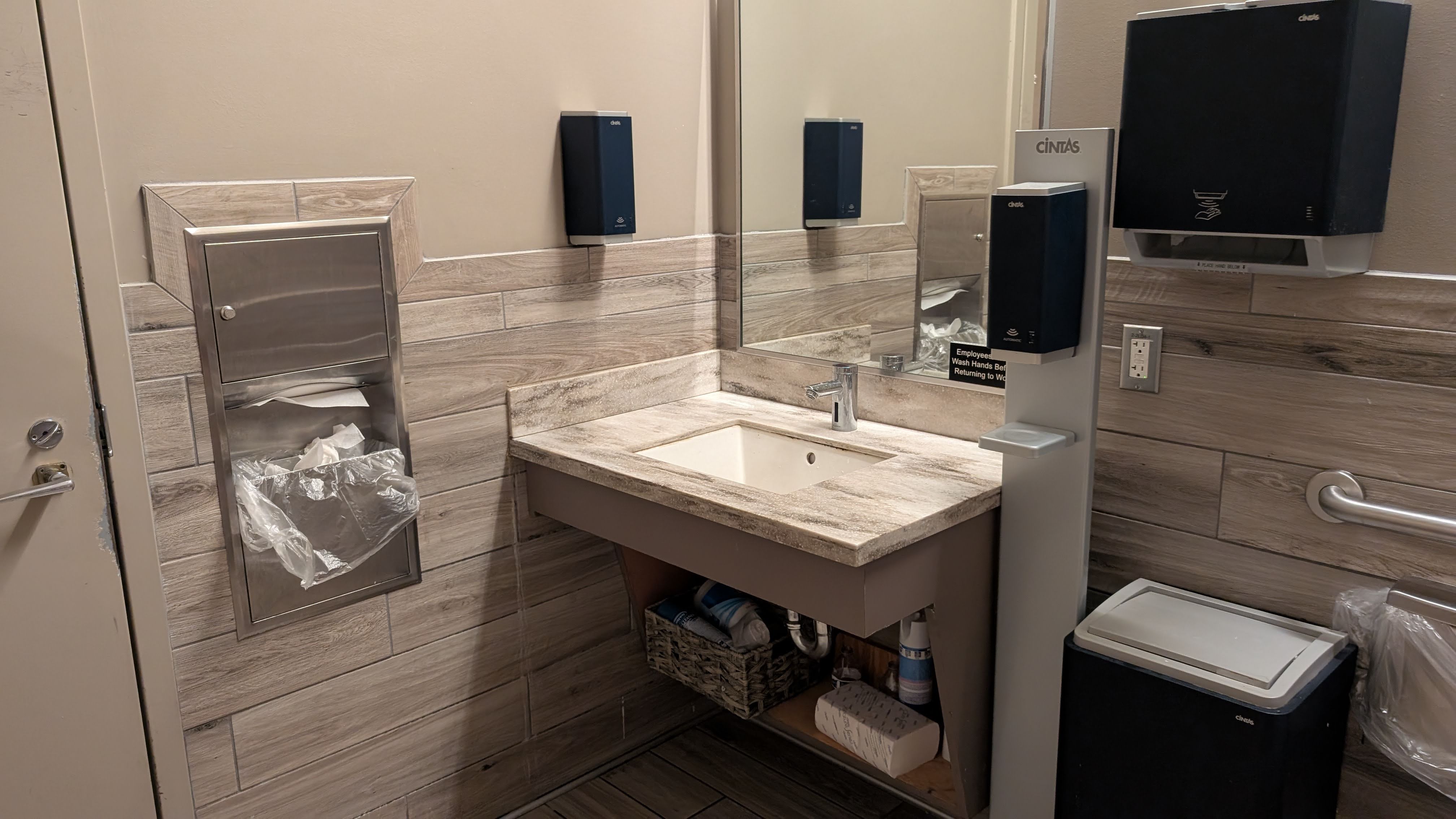 ONT Terminal 2 Aspire Lounge amenities restroom sink ONT Terminal 2 Aspire Lounge amenities restroom sink