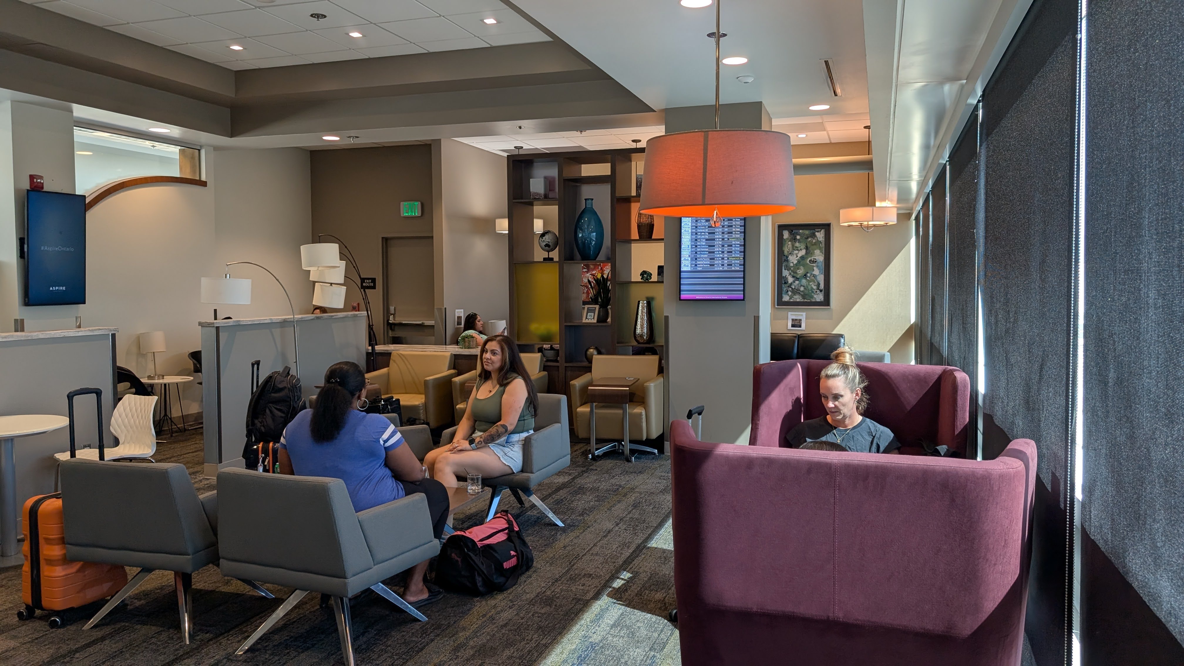 ONT Terminal 2 Aspire Lounge seating ONT Terminal 2 Aspire Lounge seating