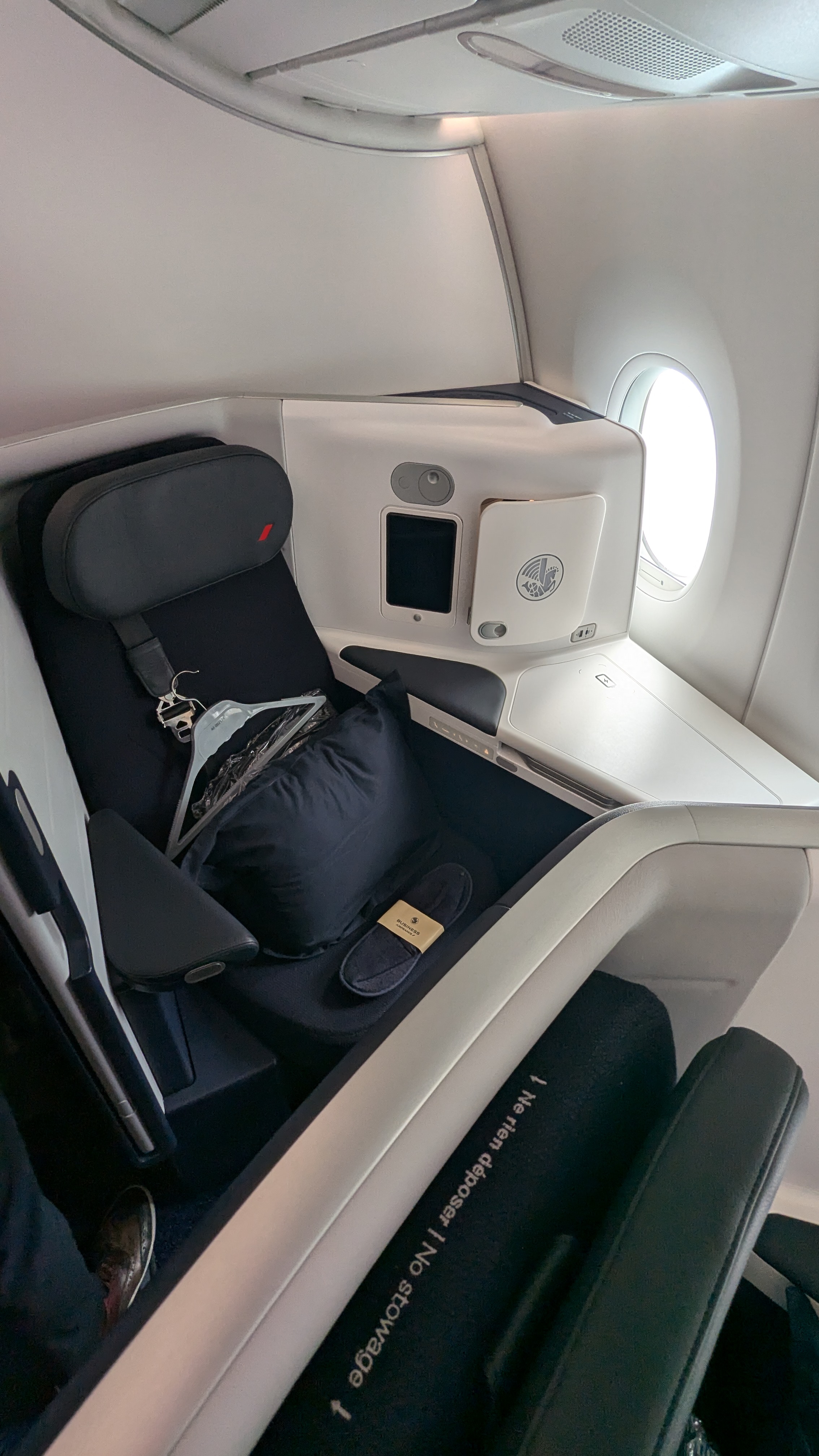 Air France A350 new business class suite overview 14A Air France A350 new business class suite overview 14A