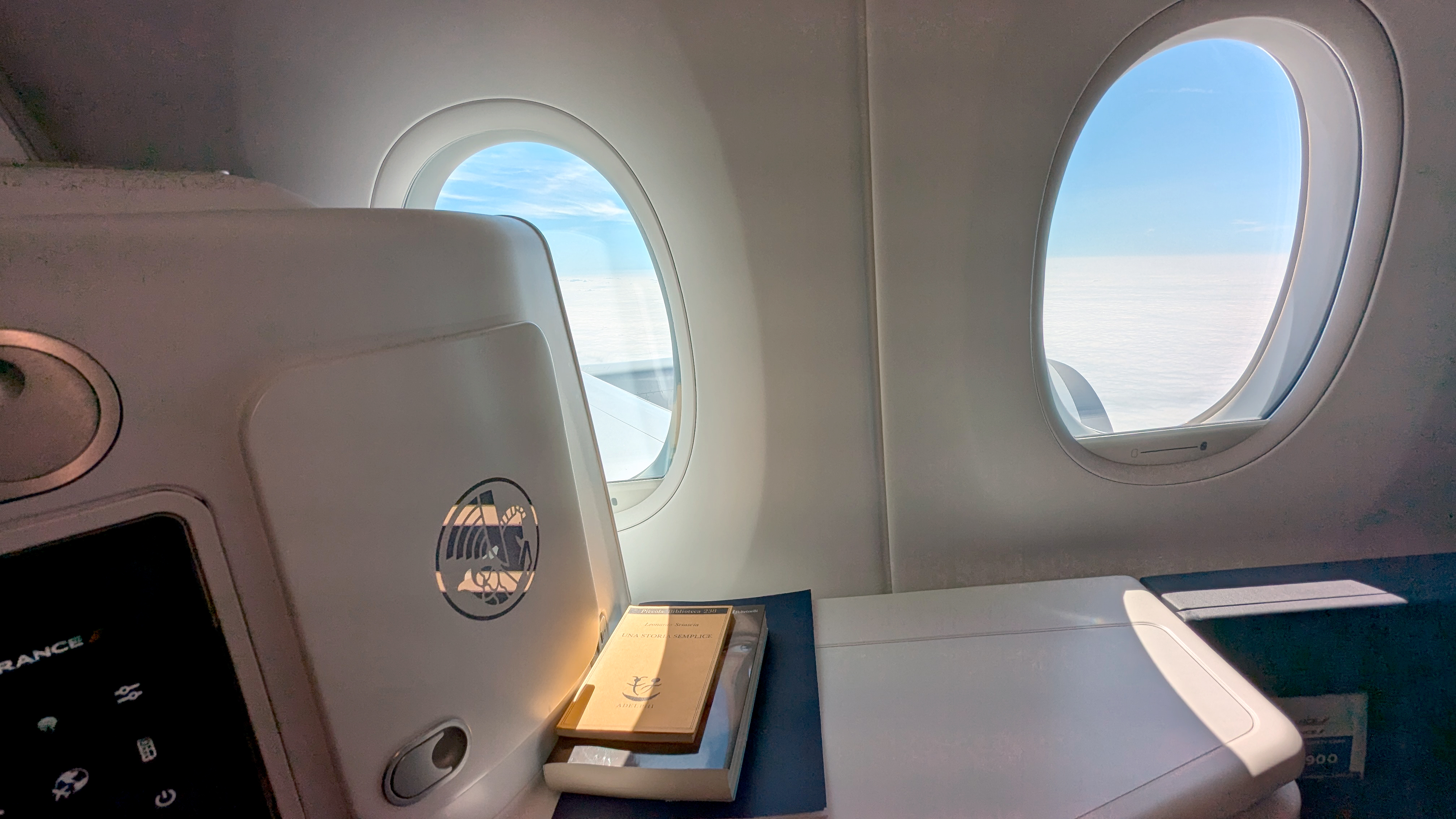 Air France A350 New biz cabin – windows Air France A350 New biz cabin - windows