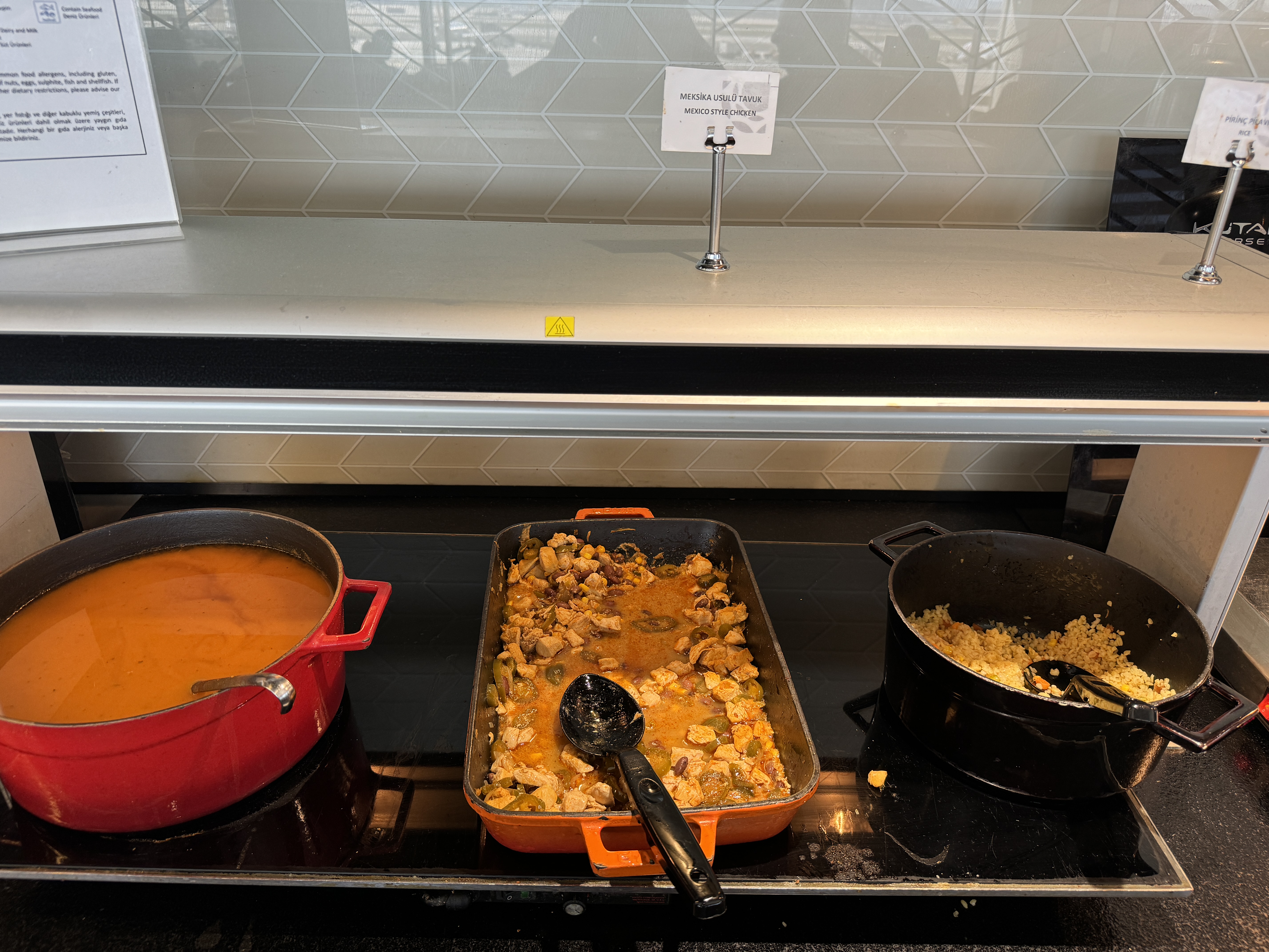 Plaza Premium Marmara Lounge SAW hot dishes