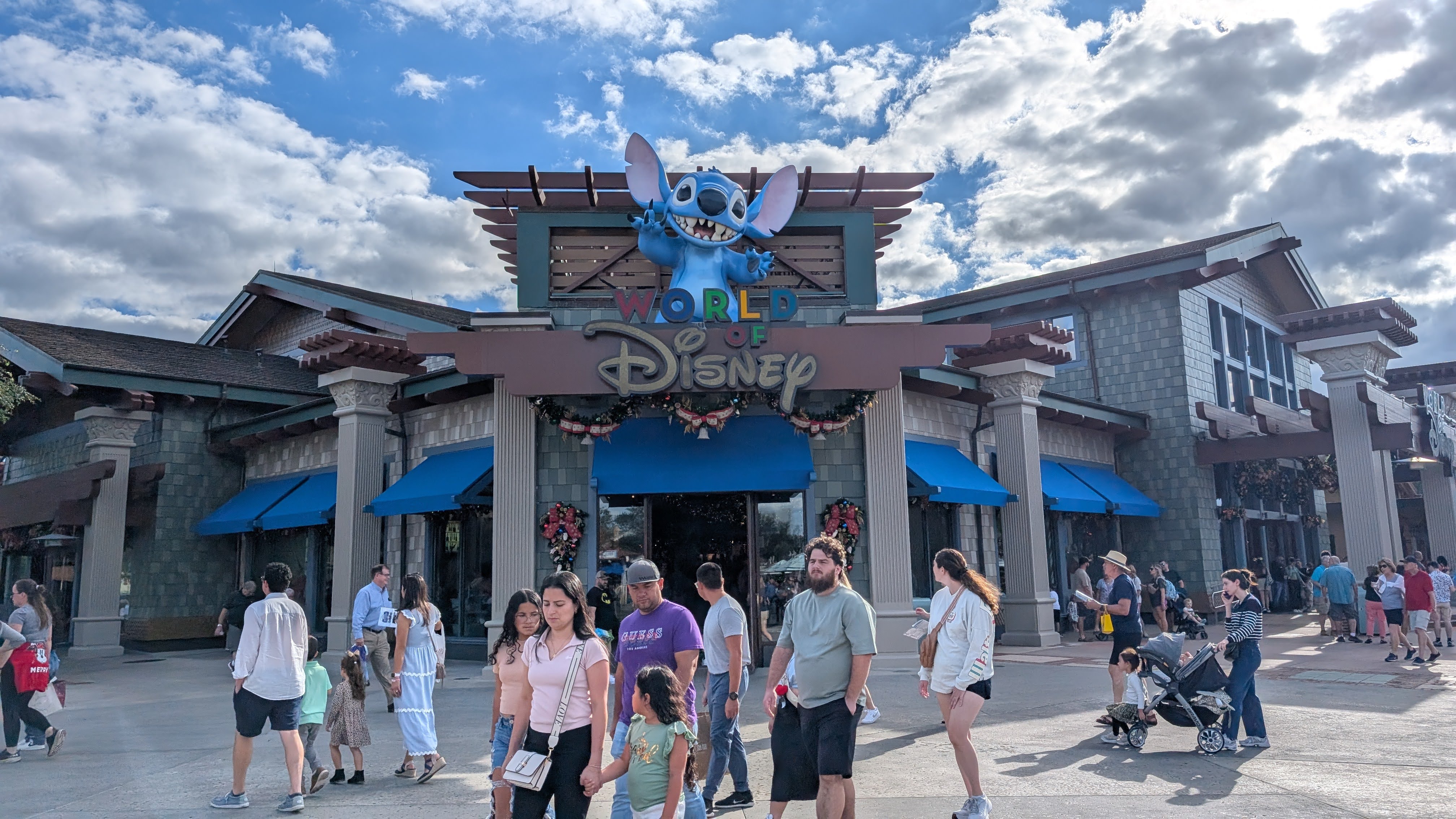 Disney Visa card savings on merchandise at World of Disney Disney Visa card savings on merchandise at World of Disney