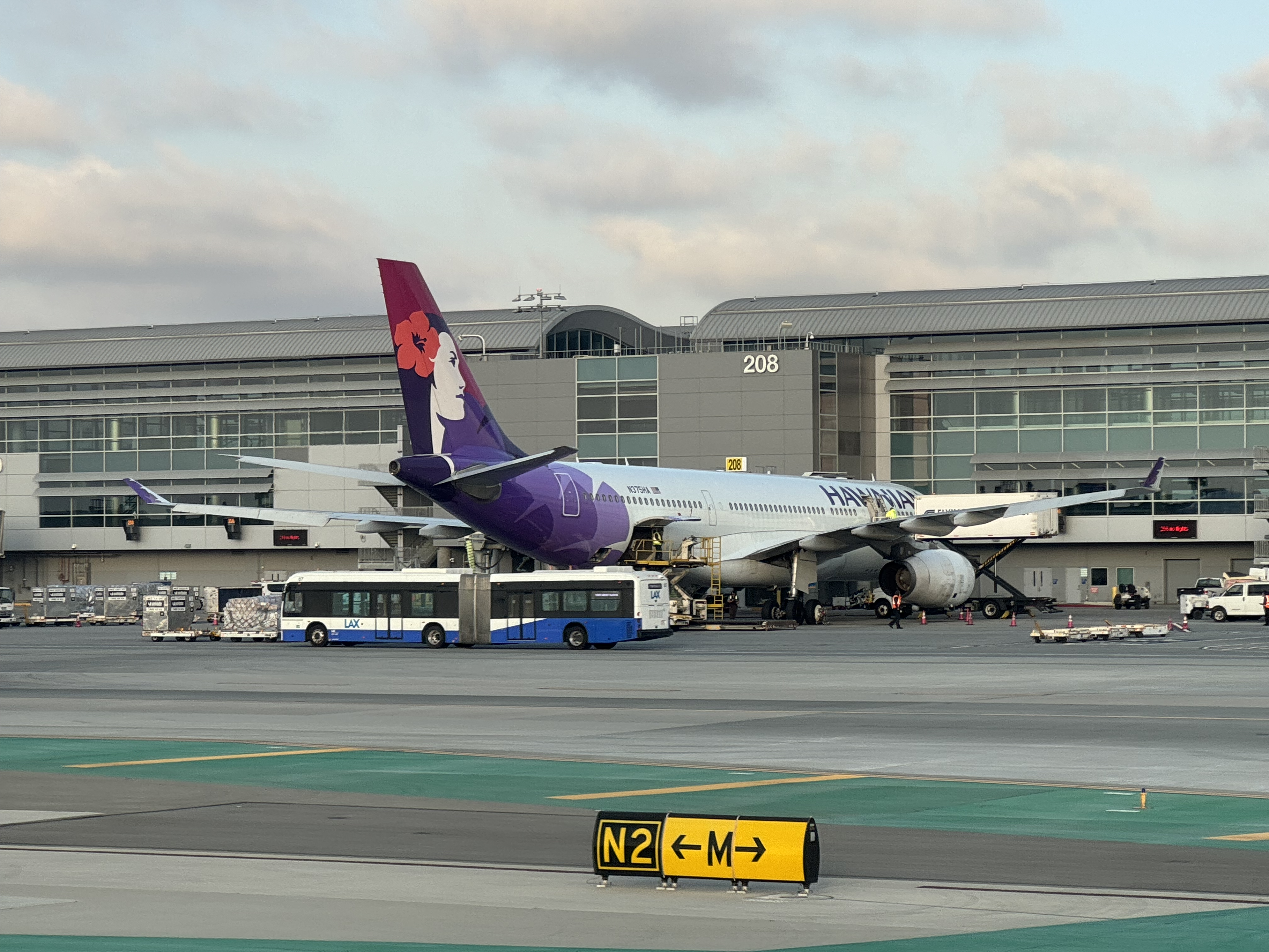 Hawaiian Airlines 717 Maui Hawaiian Airlines A330 plane at LAX