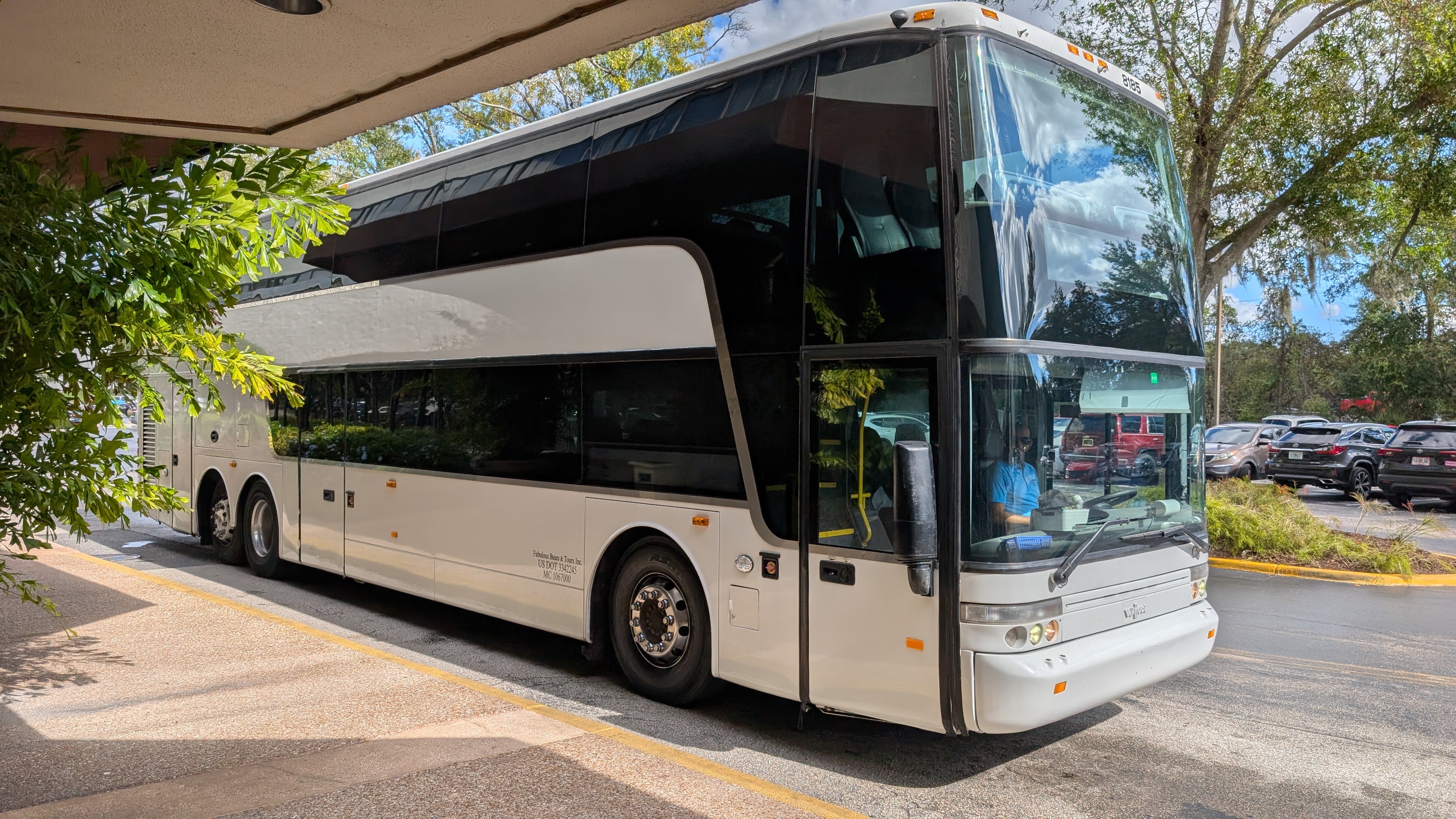Hilton Orlando Lake Buena Vista amenities Disney World shuttle bus Hilton Orlando Lake Buena Vista amenities Disney World shuttle bus