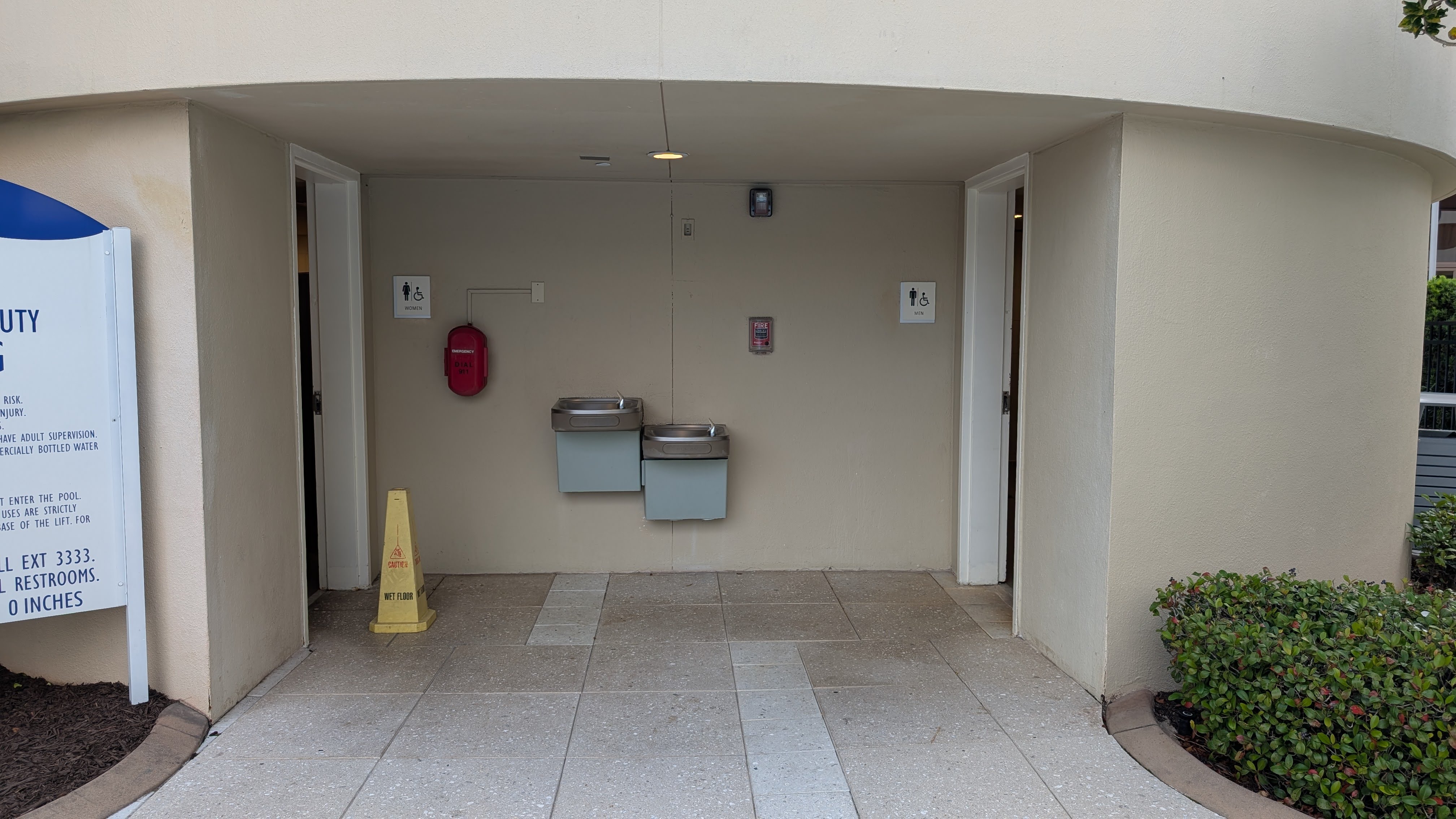 Hilton Orlando Lake Buena Vista amenities pool restrooms Hilton Orlando Lake Buena Vista amenities pool restrooms
