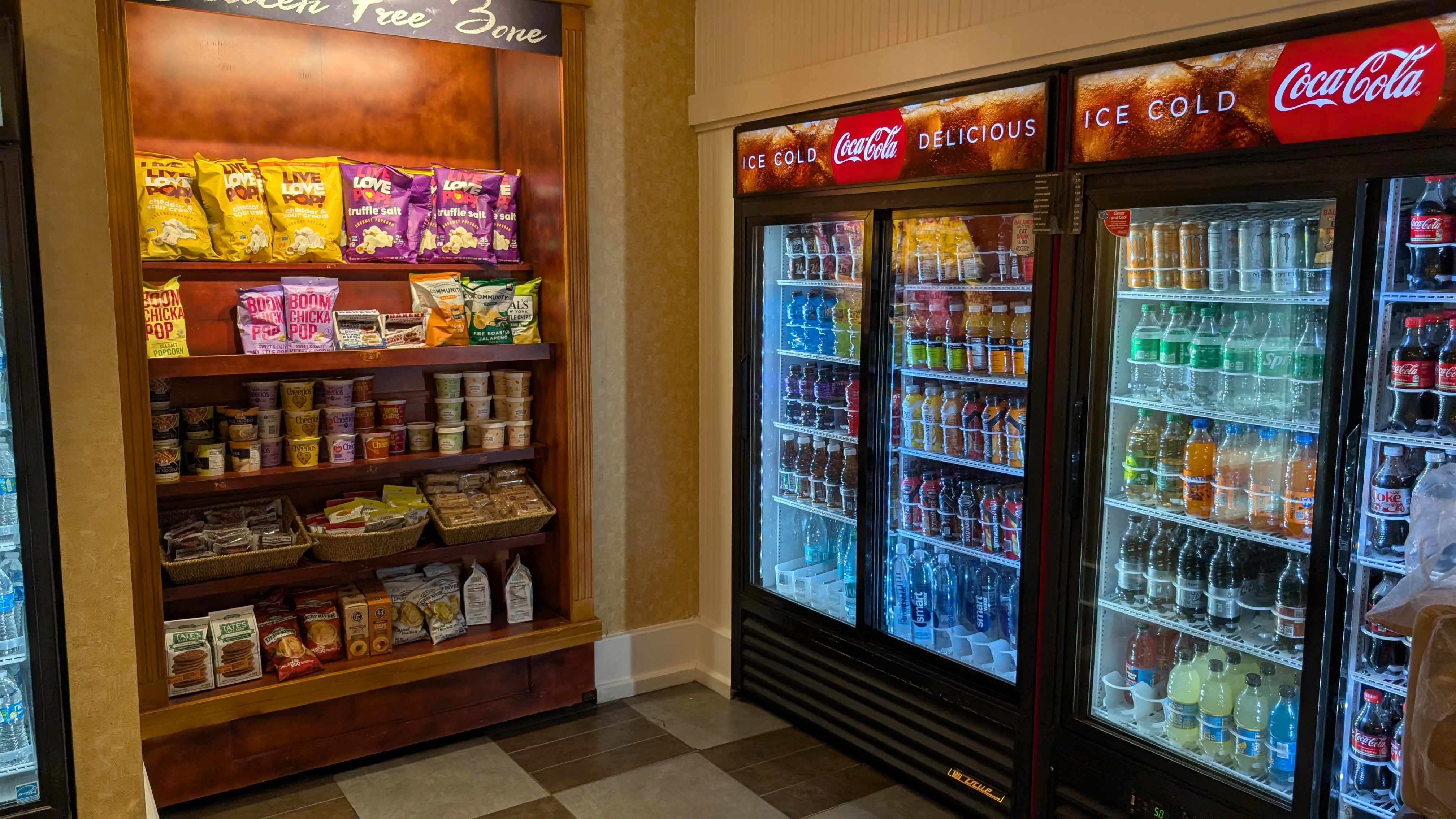 Hilton Orlando Lake Buena Vista dining market drinks and snacks Hilton Orlando Lake Buena Vista dining market drinks and snacks